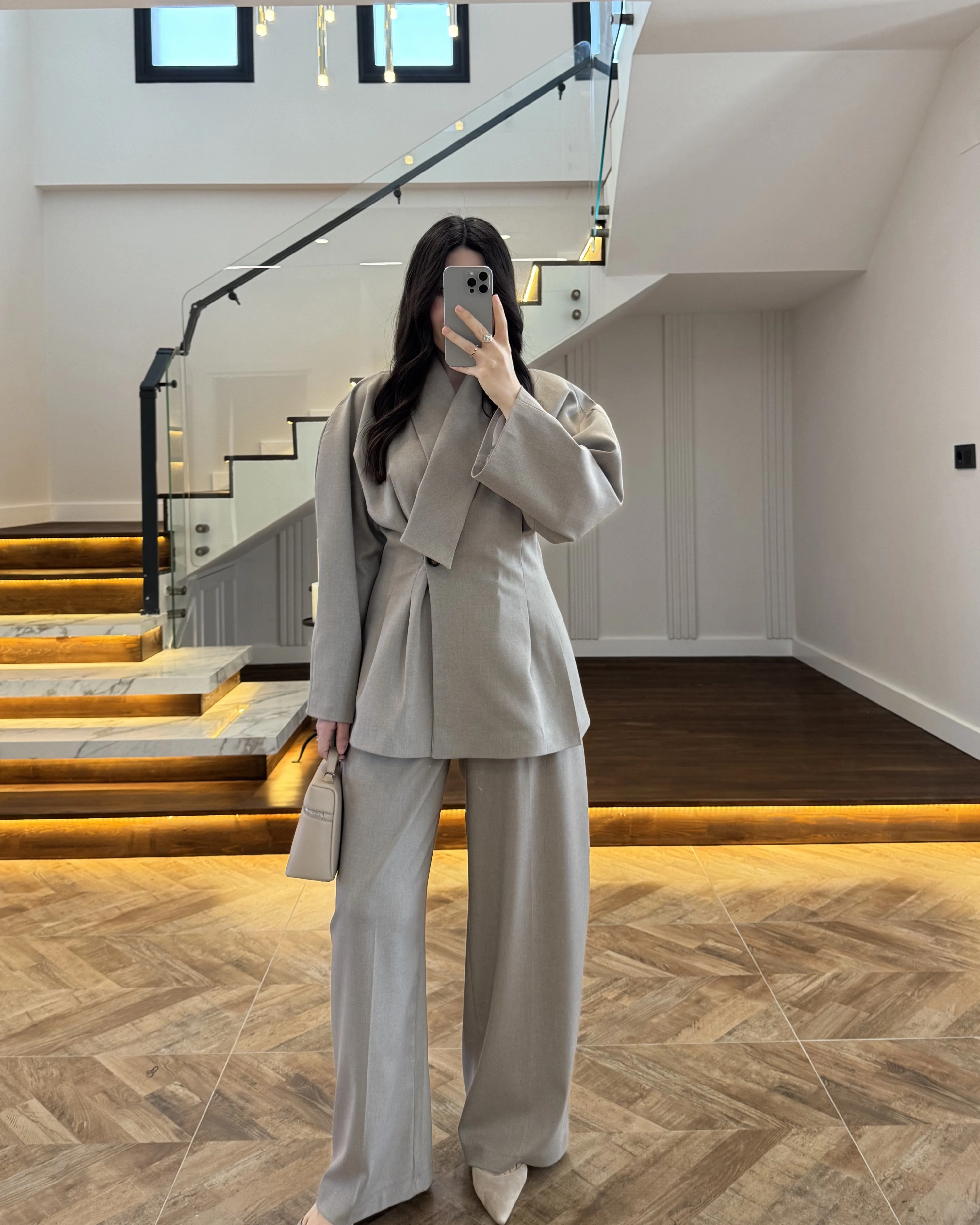 ÇAĞLA YAKA DETAYLI TAKIM- 26-9010