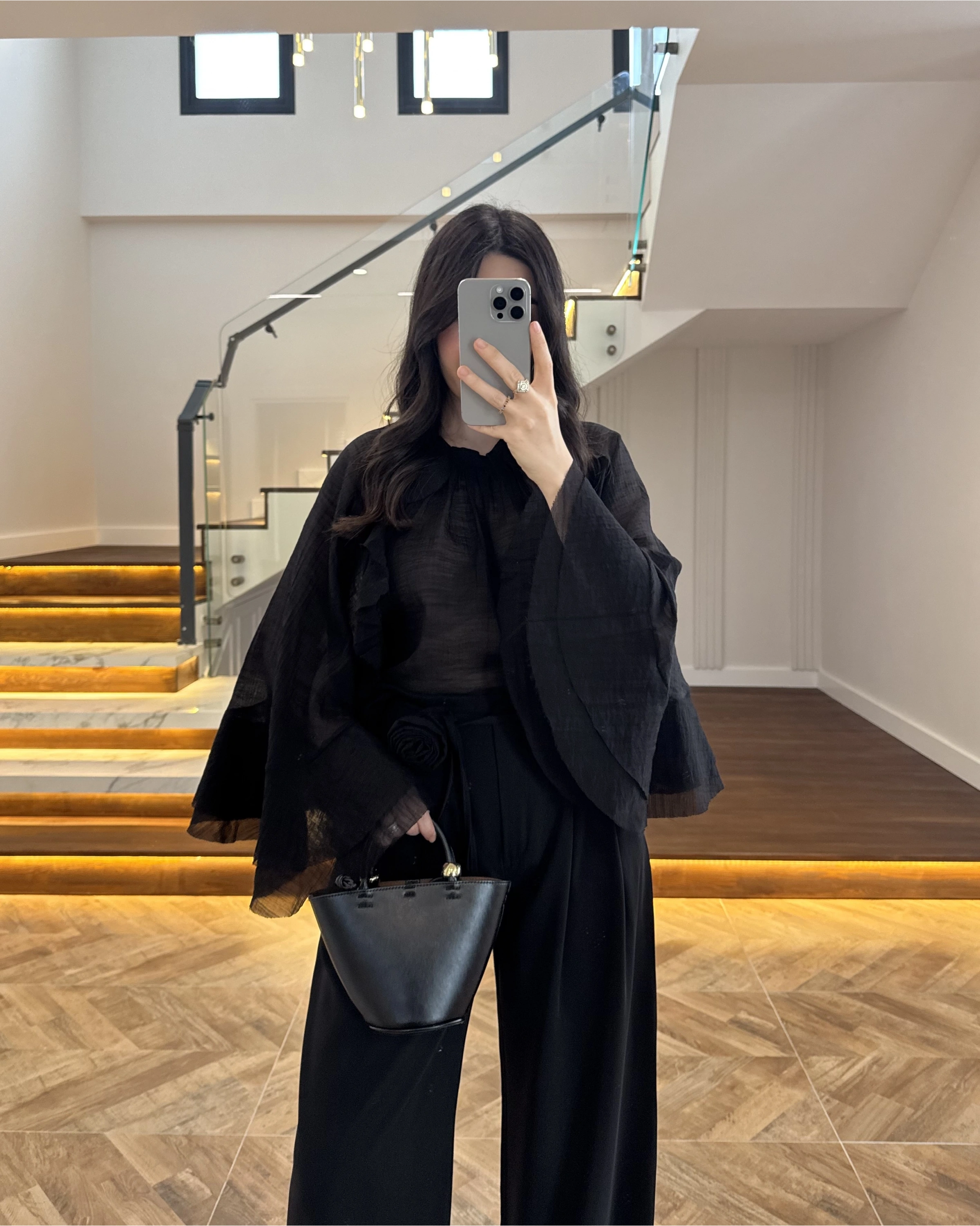 SİYAH KOLLARI FIRFIRLI BLUZ-5009