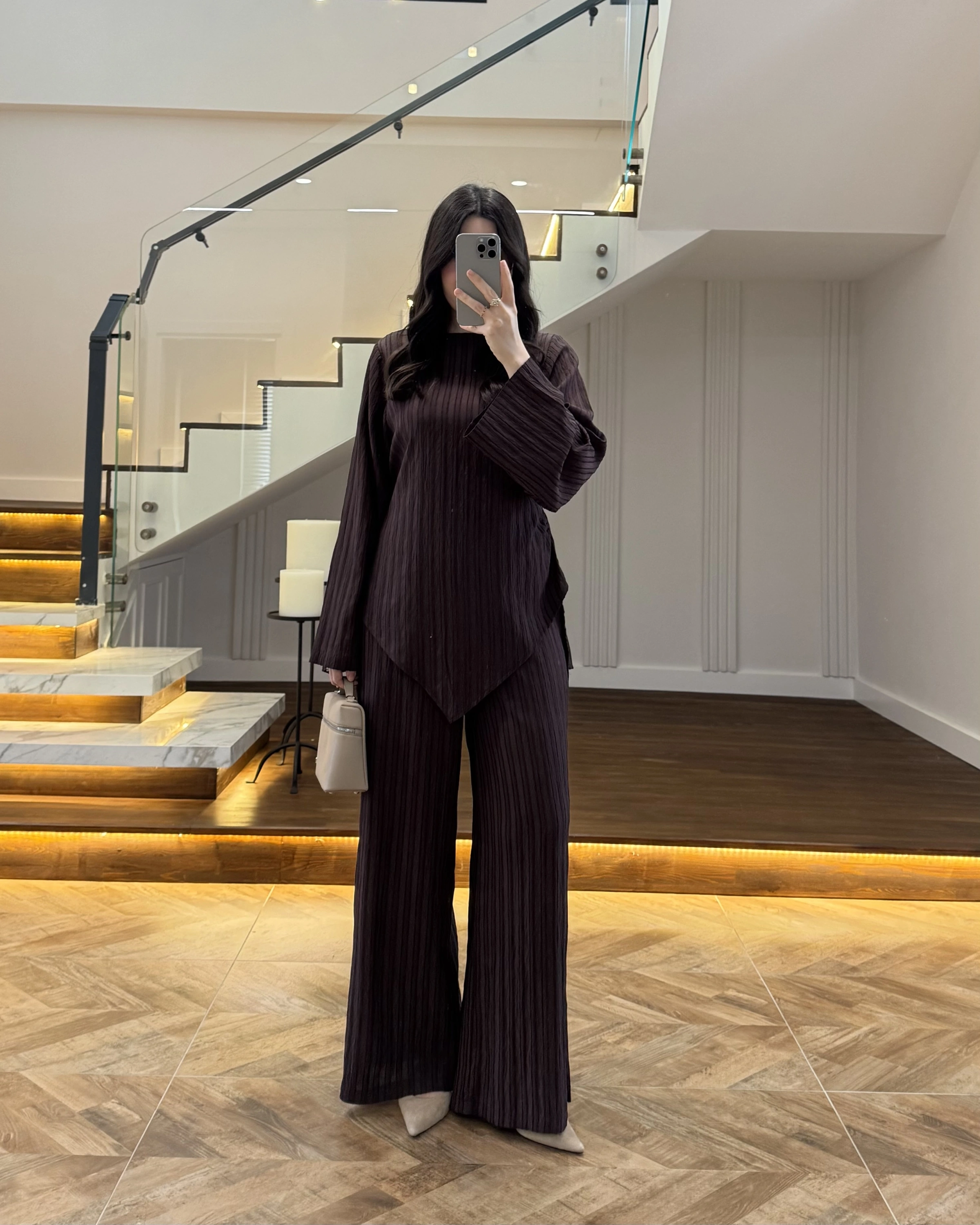 KAHVE ASİMETRİK ÇİZGİLİ TAKIM-256046