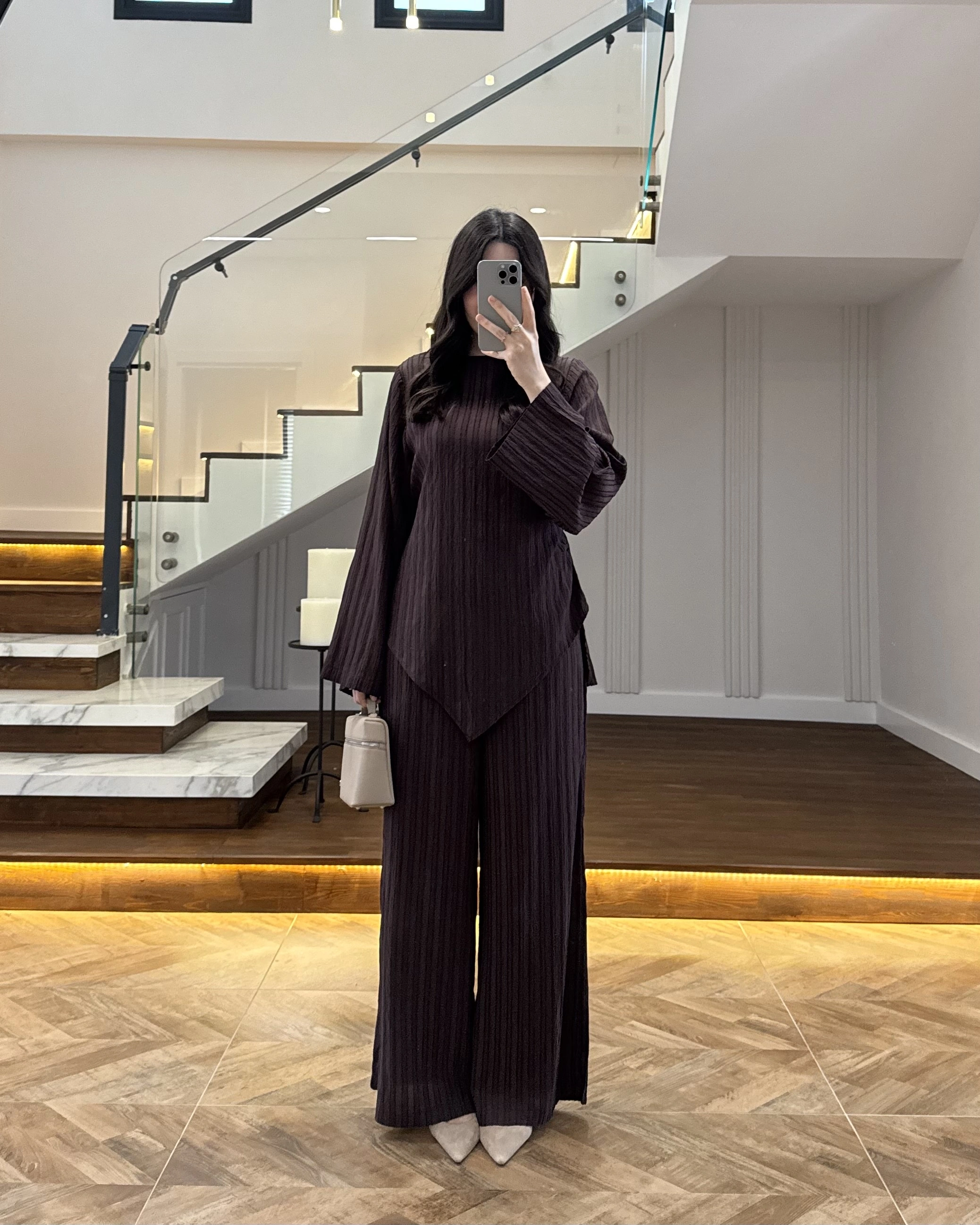 KAHVE ASİMETRİK ÇİZGİLİ TAKIM-256046