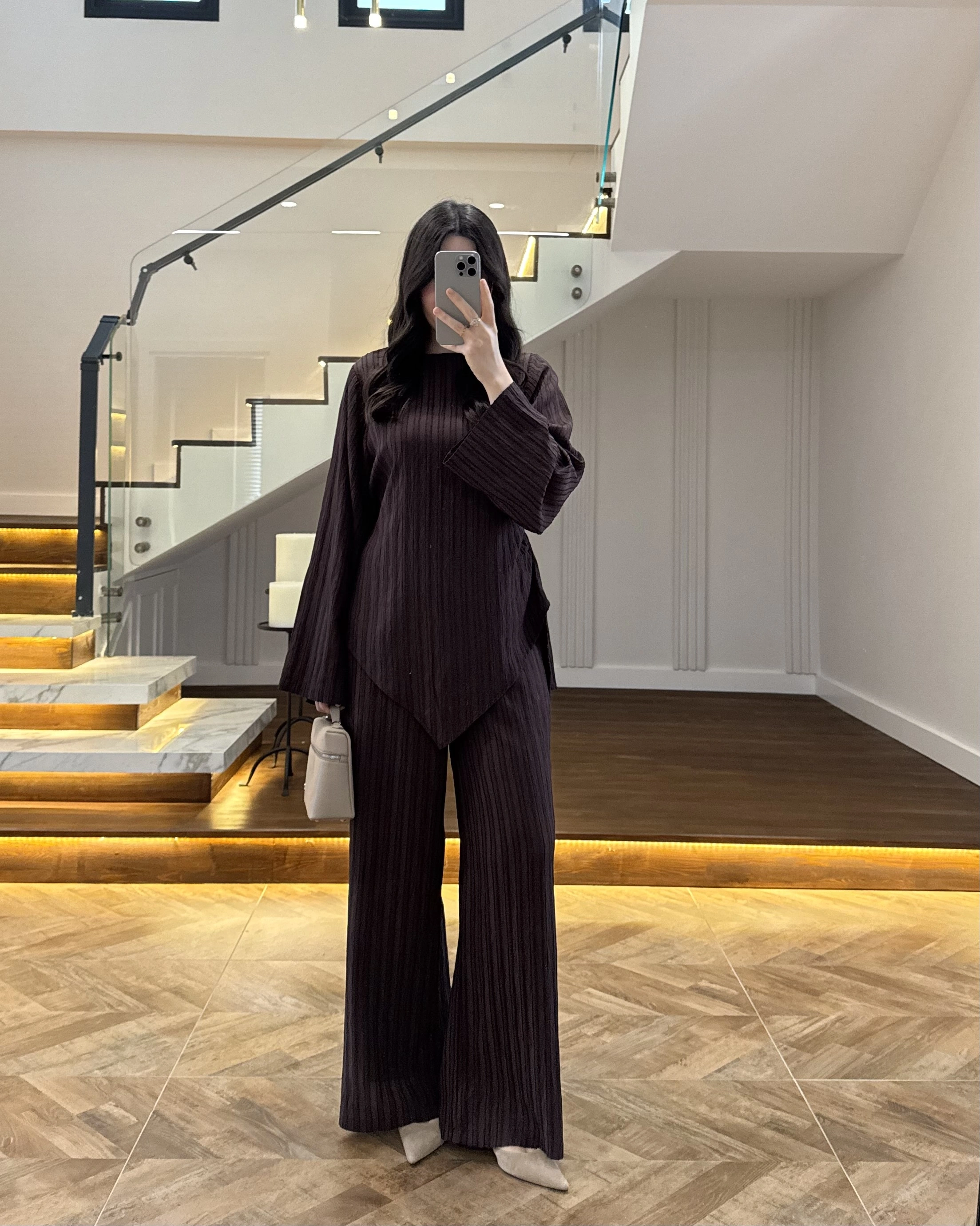 KAHVE ASİMETRİK ÇİZGİLİ TAKIM-256046