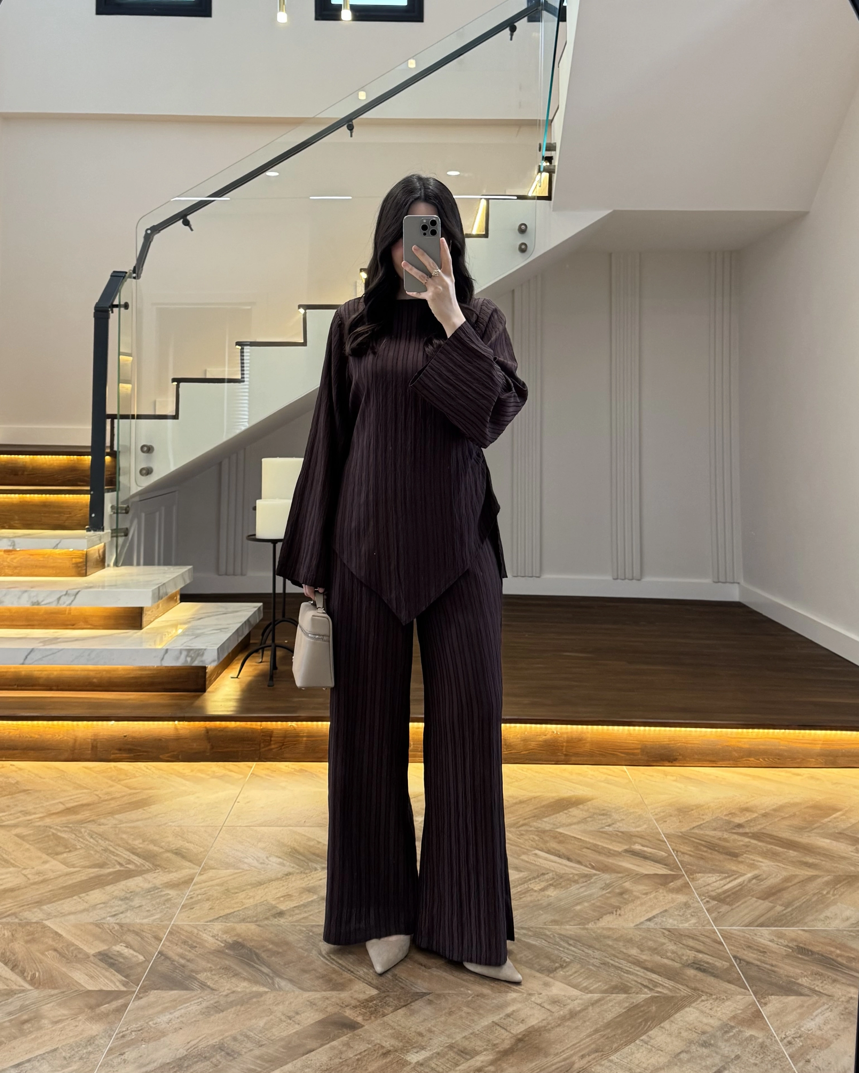 KAHVE ASİMETRİK ÇİZGİLİ TAKIM-256046