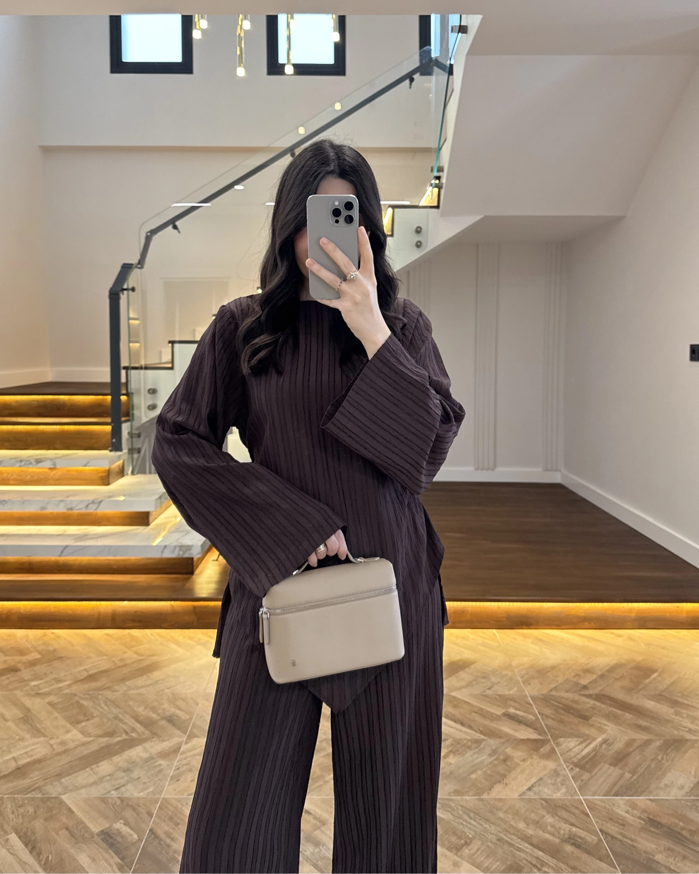 KAHVE ASİMETRİK ÇİZGİLİ TAKIM-256046