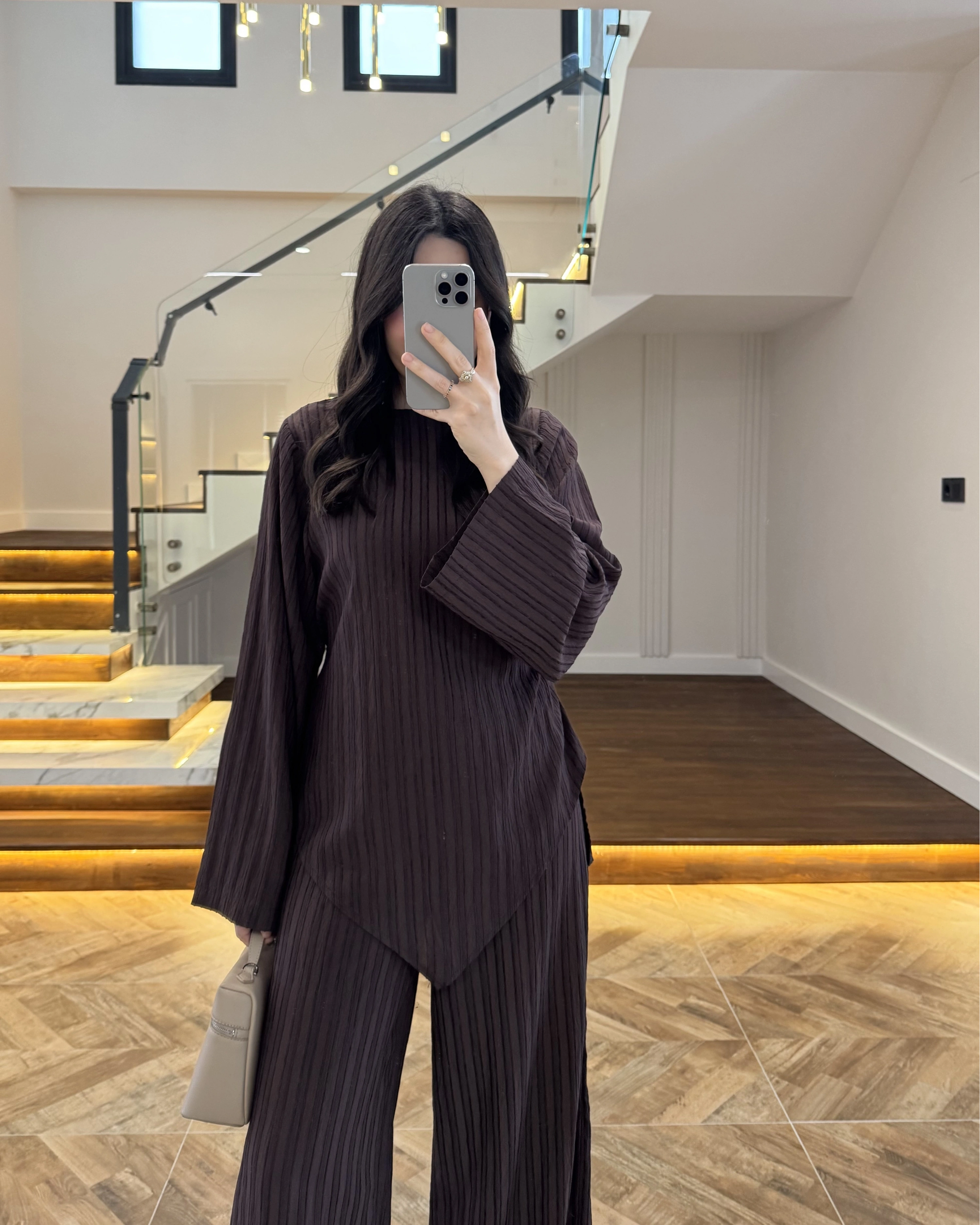 KAHVE ASİMETRİK ÇİZGİLİ TAKIM-256046