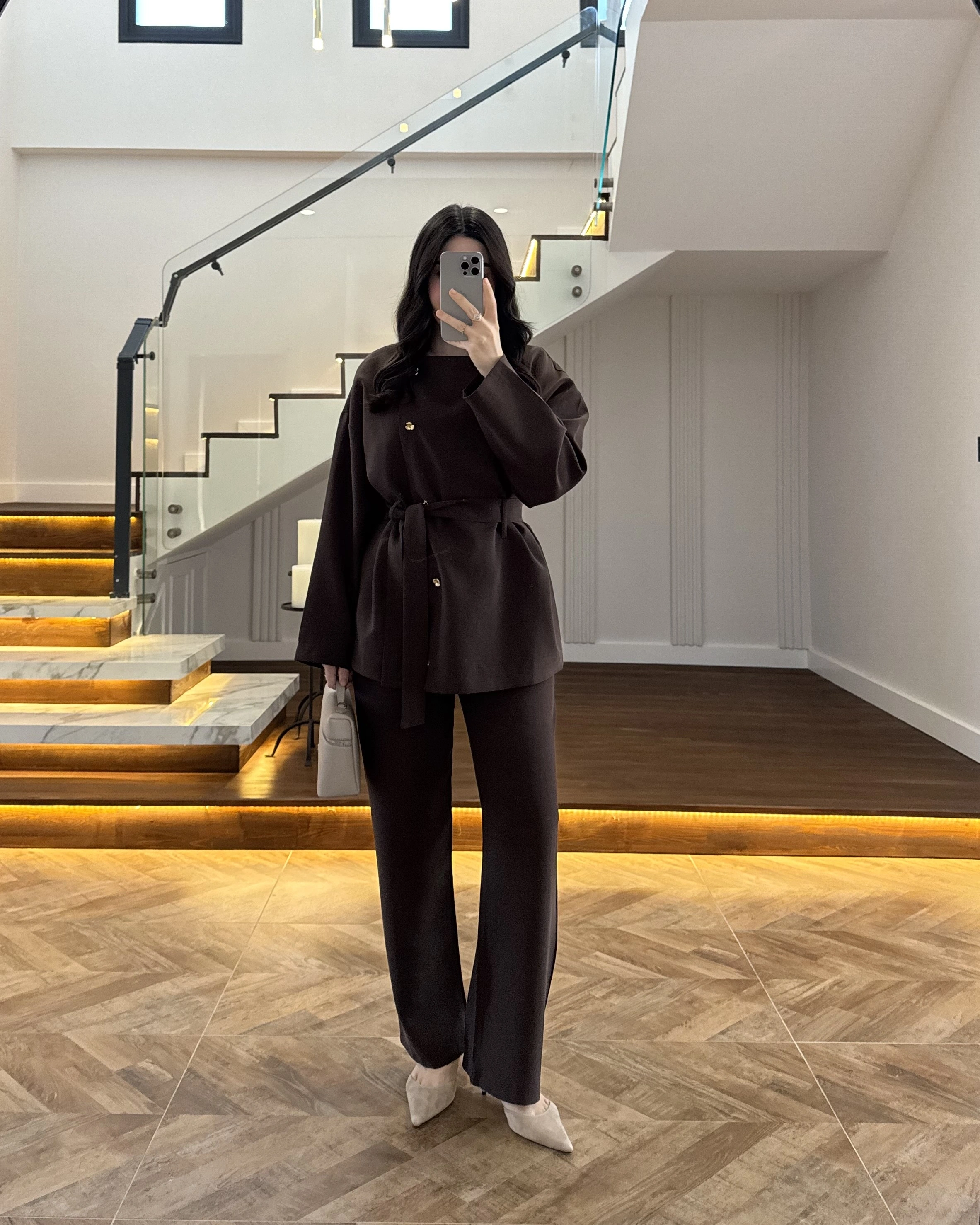 KAHVE ASİMETRİK GOLD DÜĞMELİ TAKIM-9023