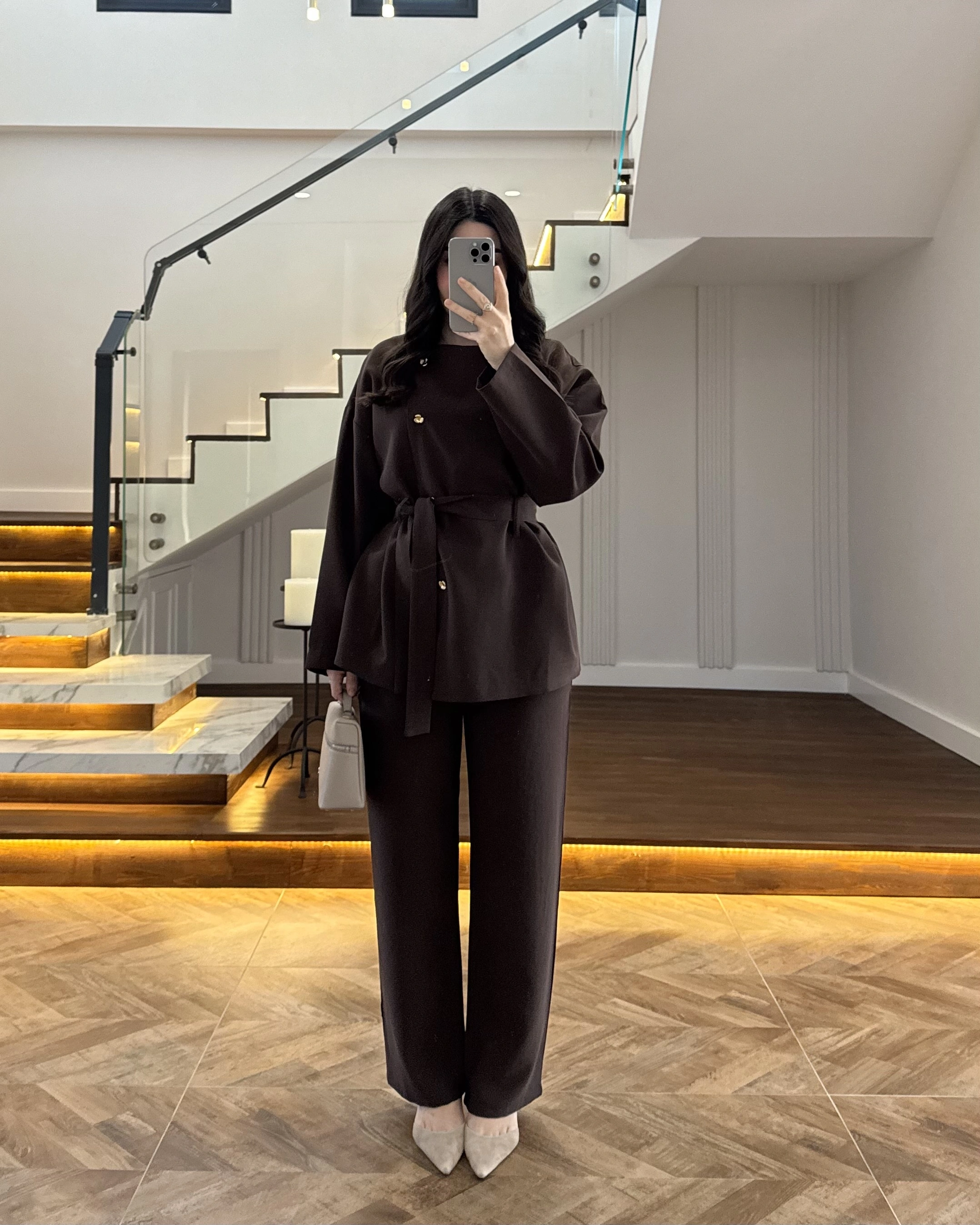 KAHVE ASİMETRİK GOLD DÜĞMELİ TAKIM-9023