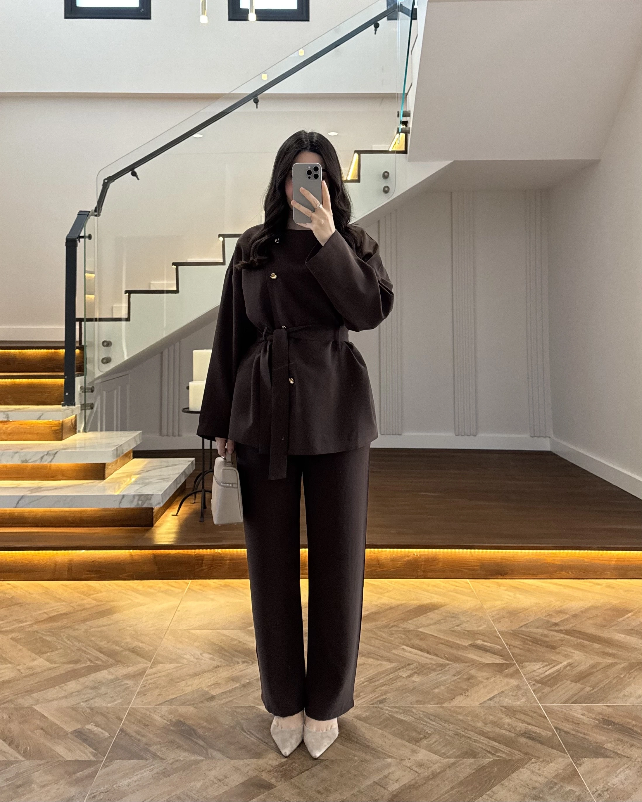 KAHVE ASİMETRİK GOLD DÜĞMELİ TAKIM-9023