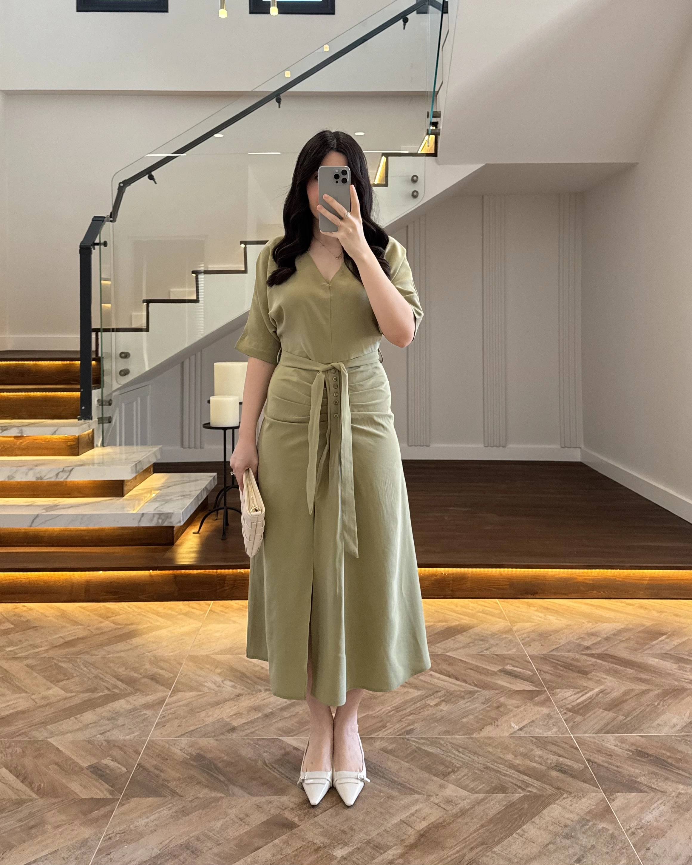 YEŞİL ÖNÜ DÜĞMELİ KUŞAKLI TENSEL ELBİSE -5062