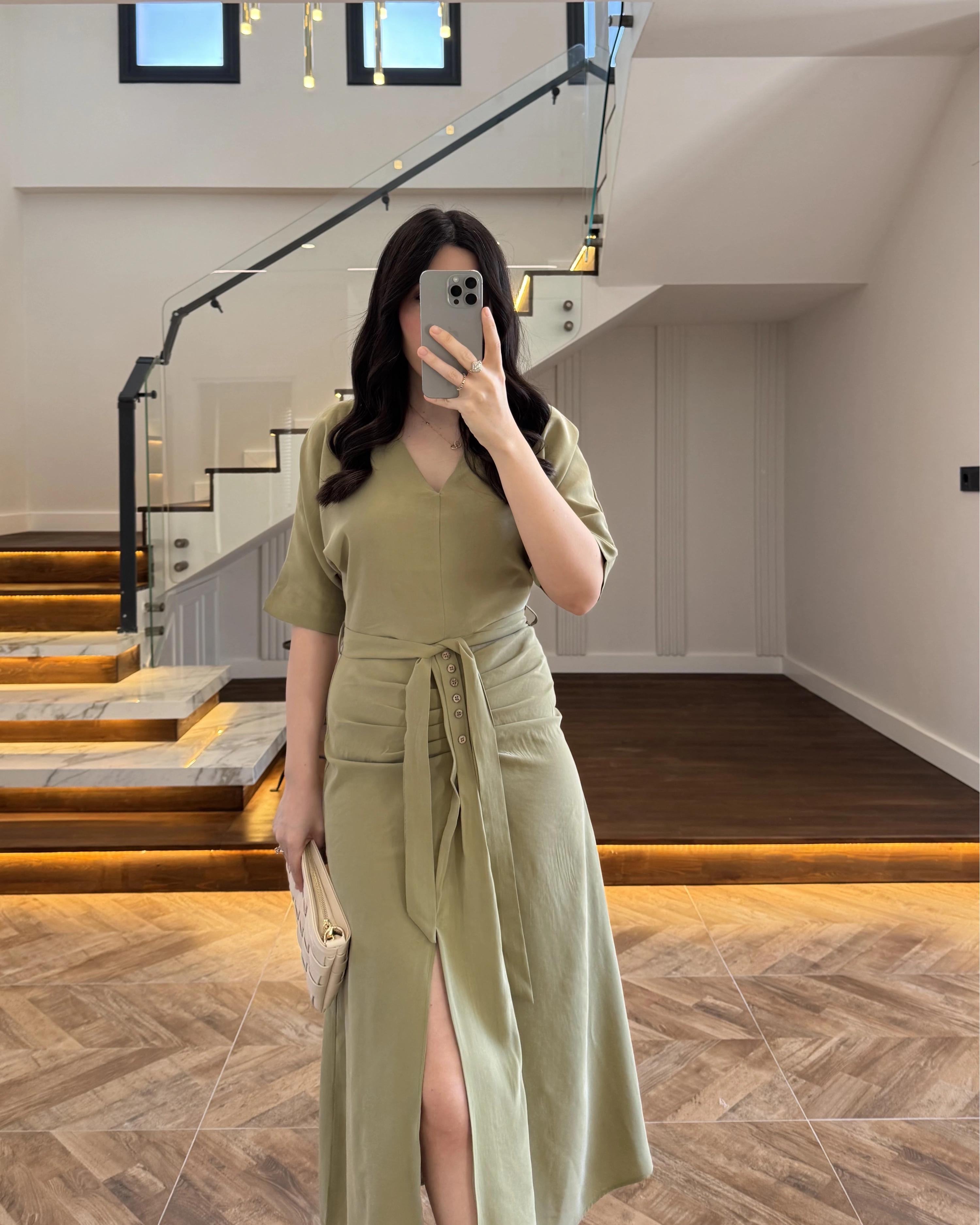 YEŞİL ÖNÜ DÜĞMELİ KUŞAKLI TENSEL ELBİSE -5062