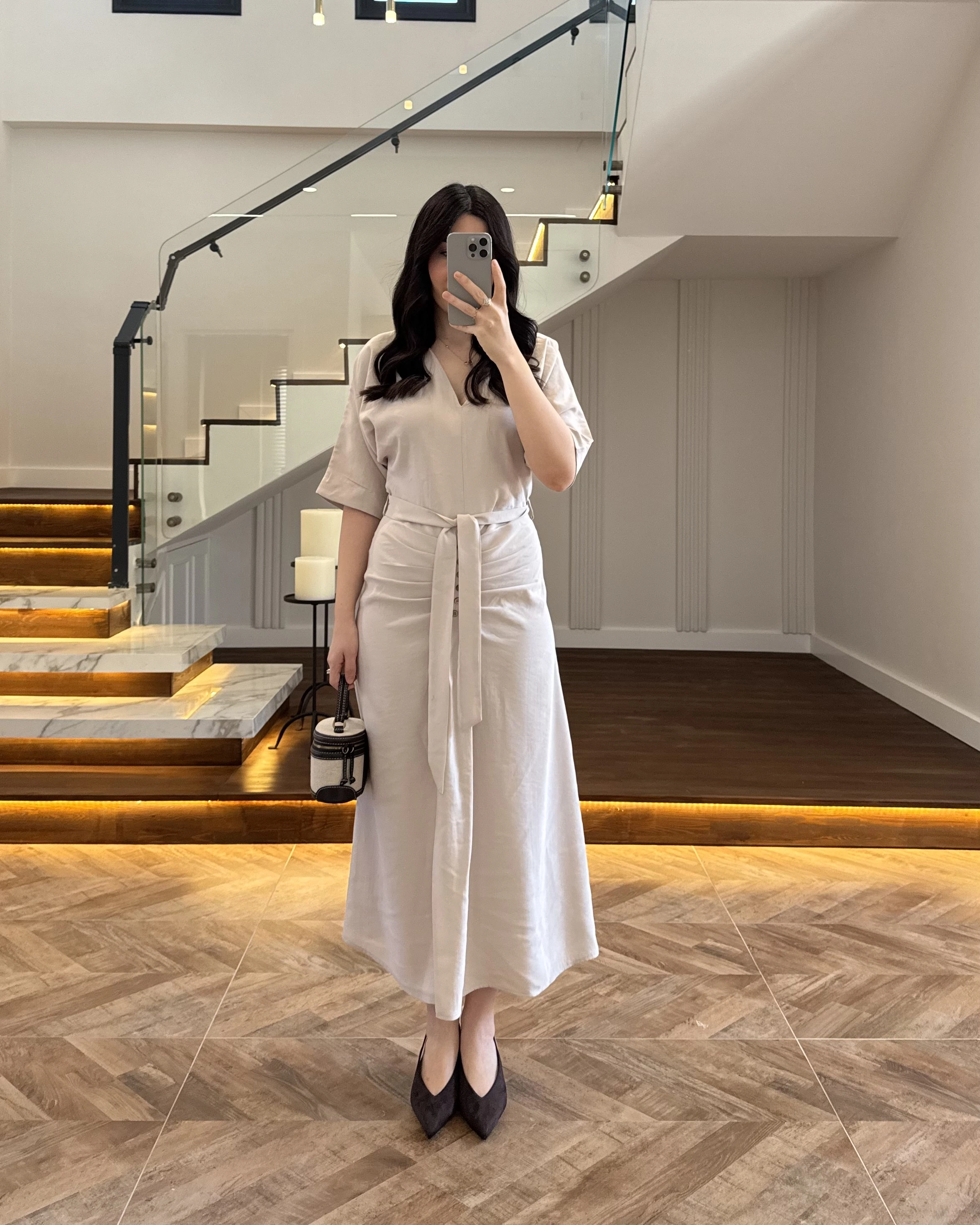 BEJ ÖNÜ DÜĞMELİ KUŞAKLI TENSEL ELBİSE -5062