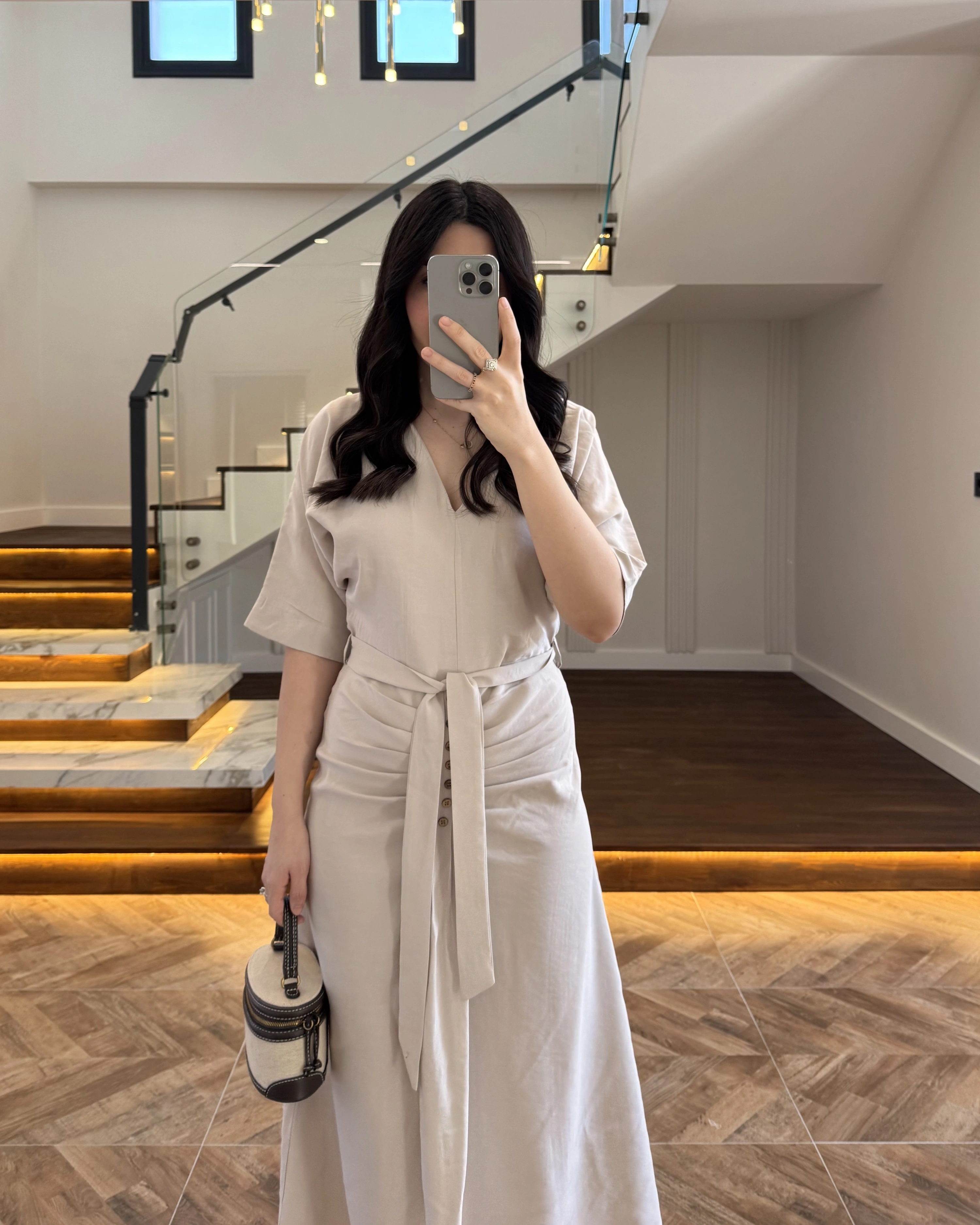 BEJ ÖNÜ DÜĞMELİ KUŞAKLI TENSEL ELBİSE -5062