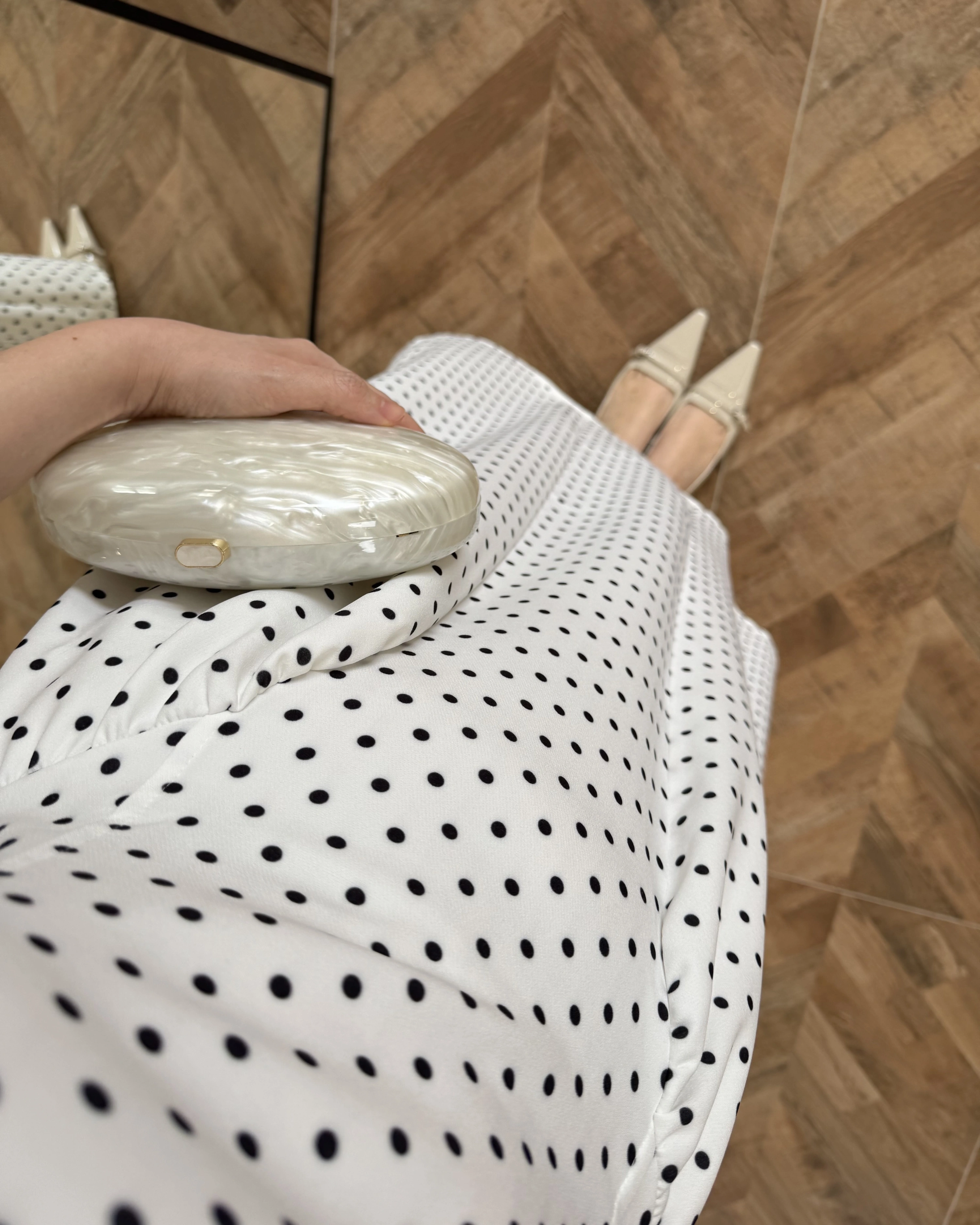 PUANTİYELİ BÜZGÜLÜ BAĞLAMALI ELBİSE - 5092