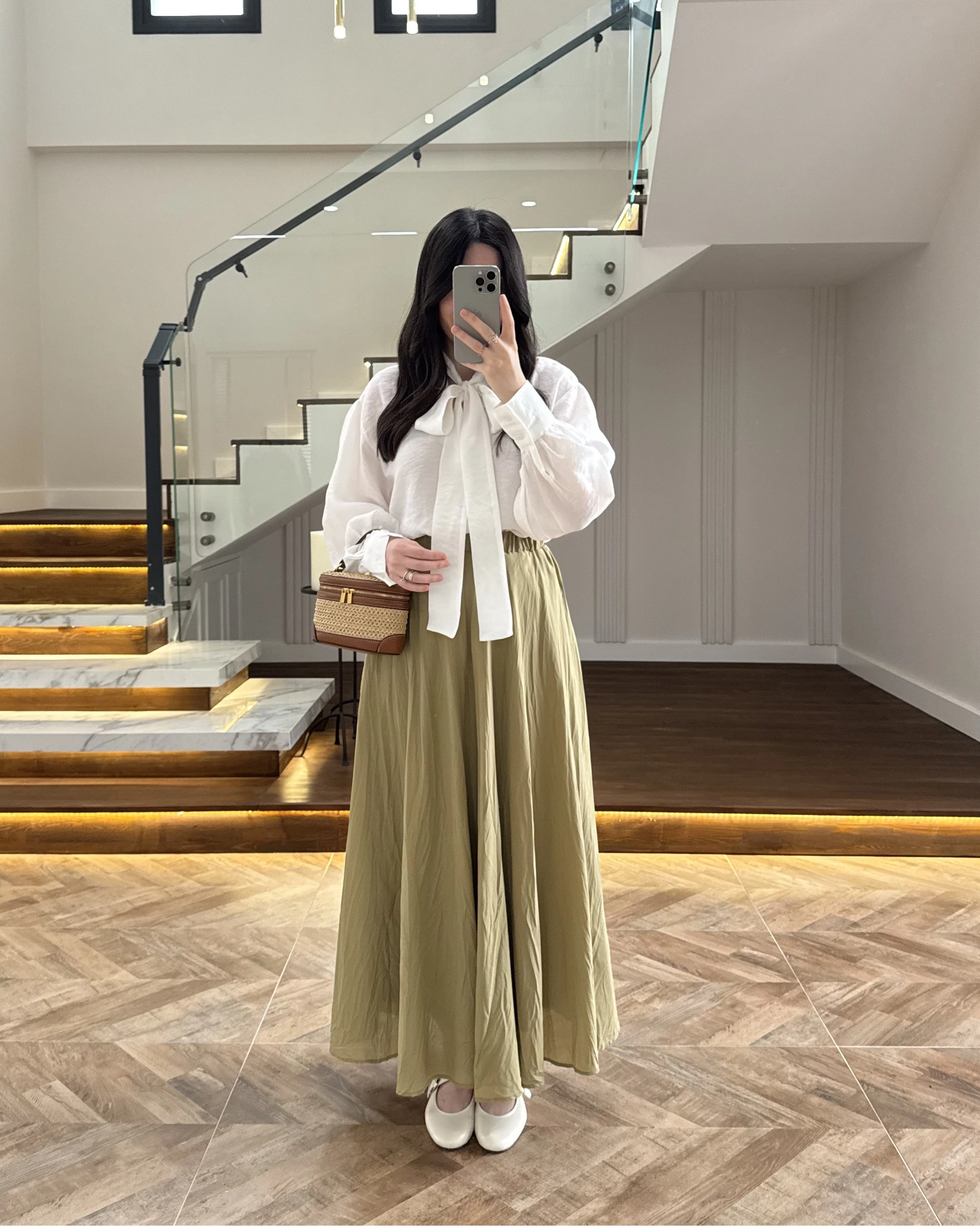 BEYAZ BAĞCIKLI GÖMLEK -5050