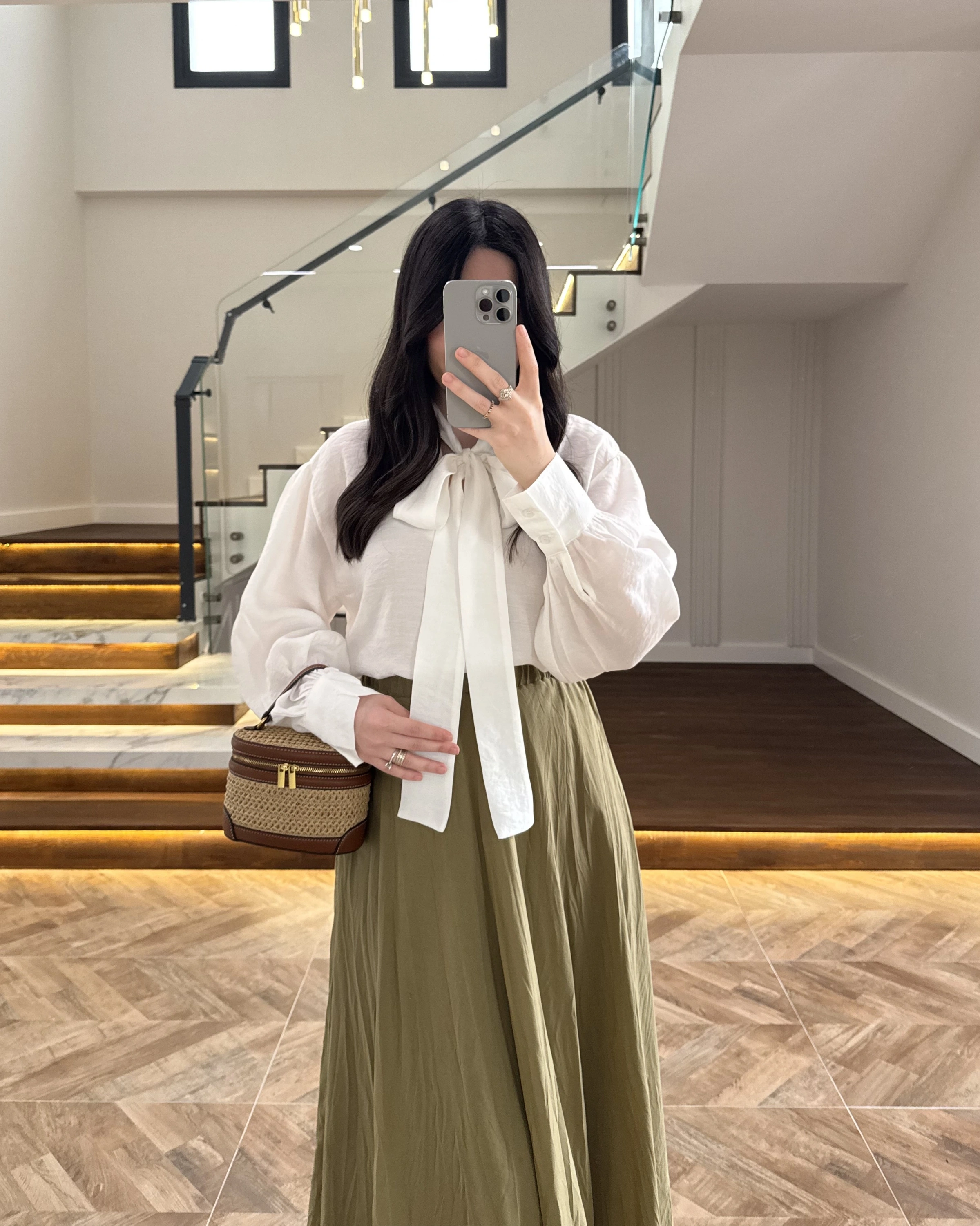 BEYAZ BAĞCIKLI GÖMLEK -5050