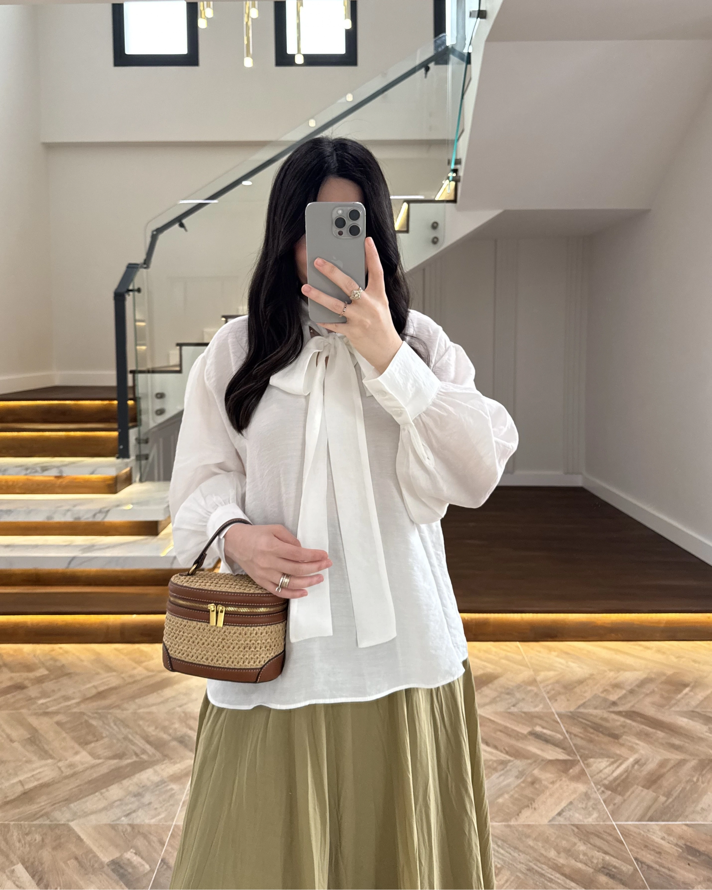 BEYAZ BAĞCIKLI GÖMLEK -5050