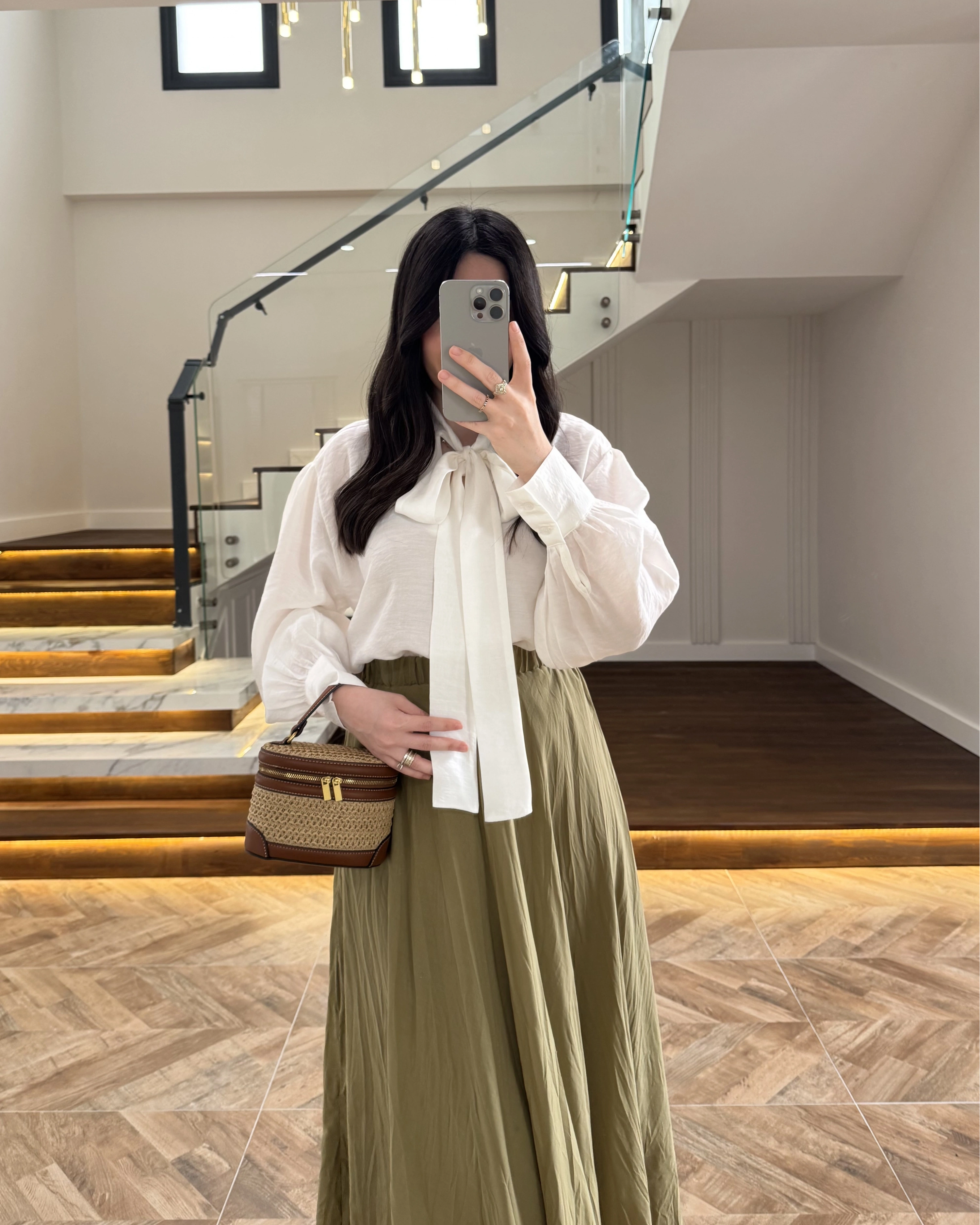 BEYAZ BAĞCIKLI GÖMLEK -5050