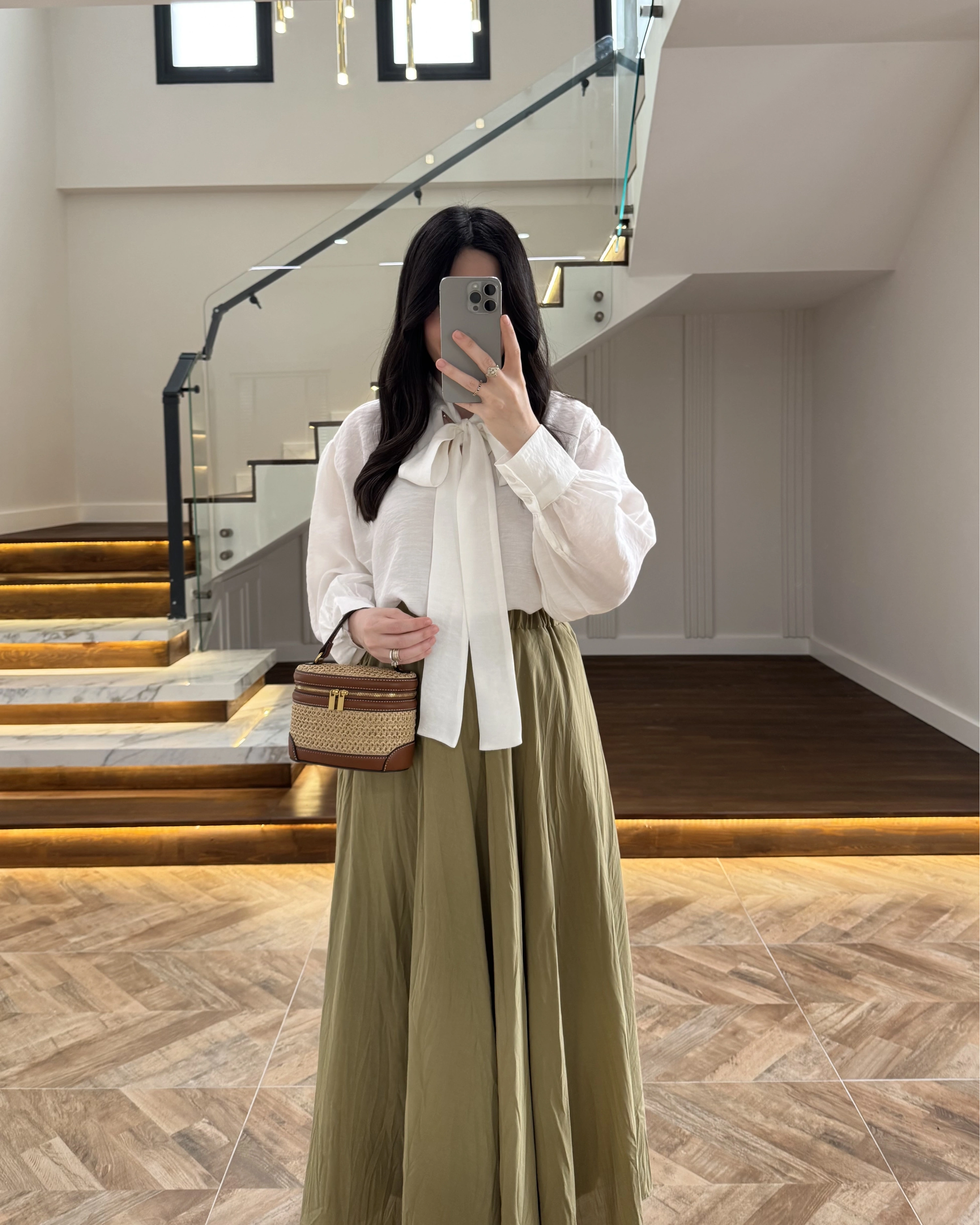 BEYAZ BAĞCIKLI GÖMLEK -5050