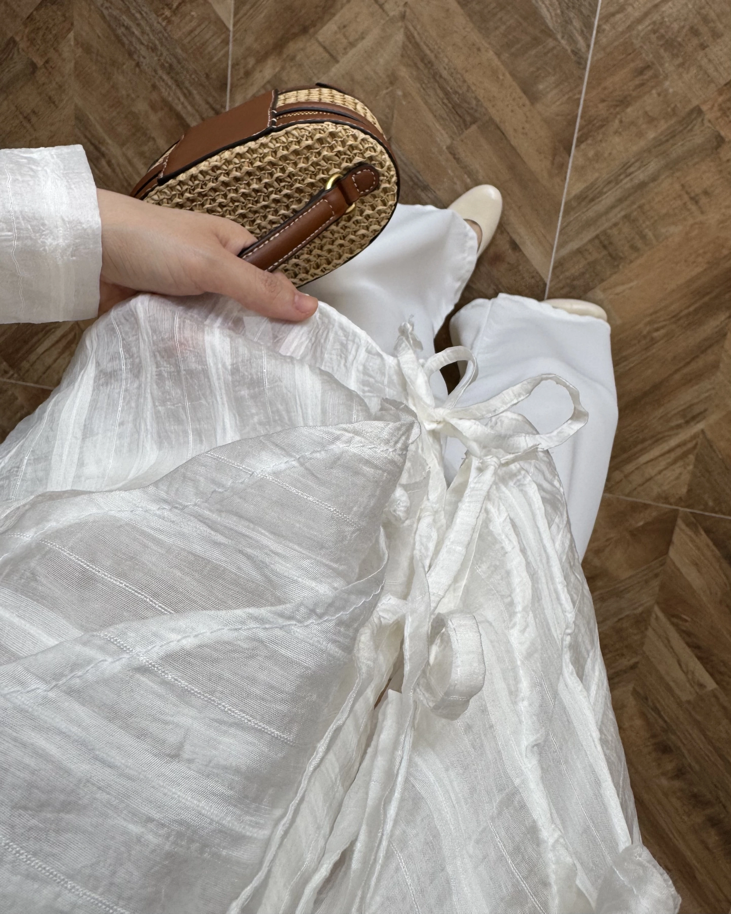 BEYAZ ÖNÜ FIRFIR BAĞLAMA DETAYLI BLUZ-1069