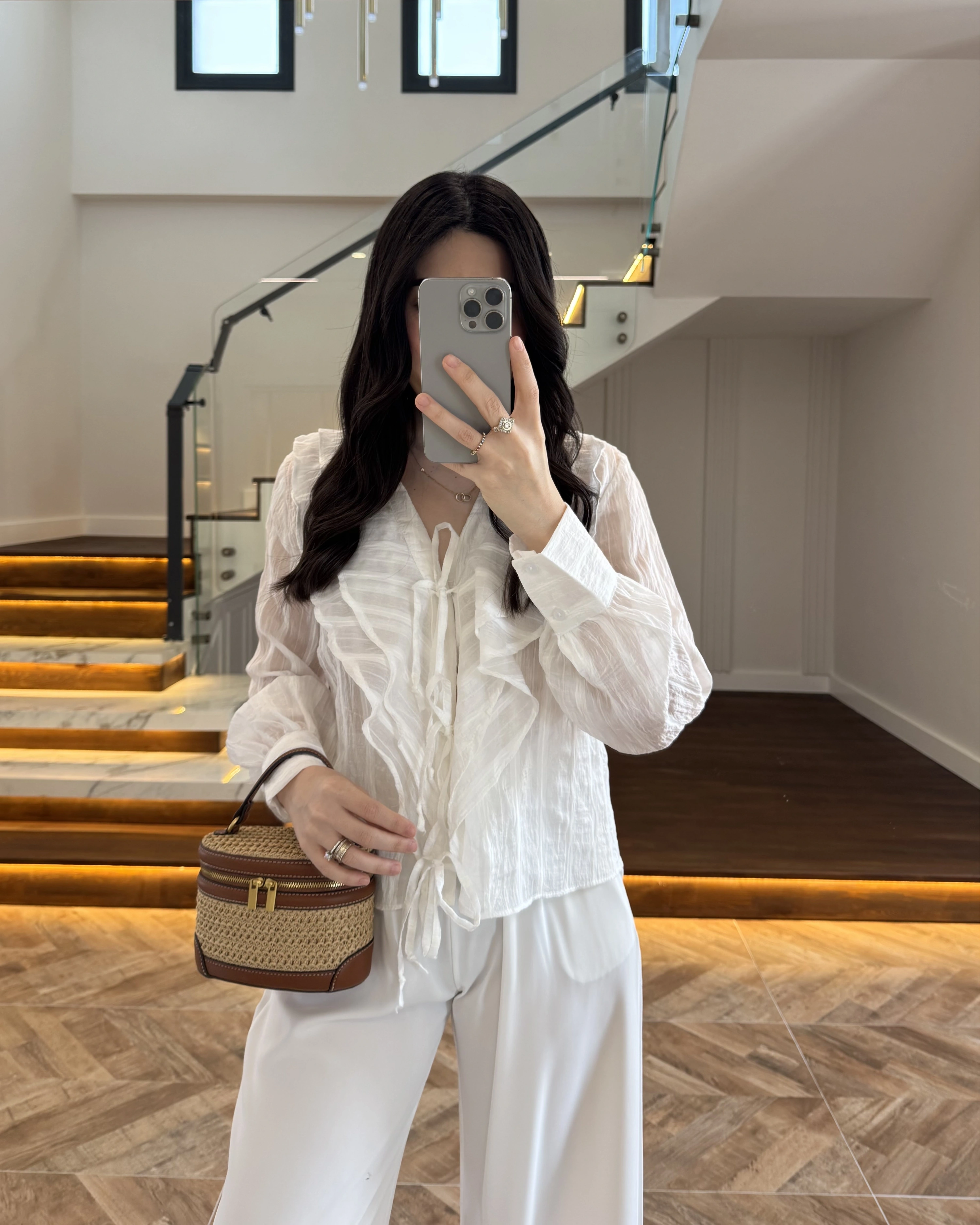 BEYAZ ÖNÜ FIRFIR BAĞLAMA DETAYLI BLUZ-1069