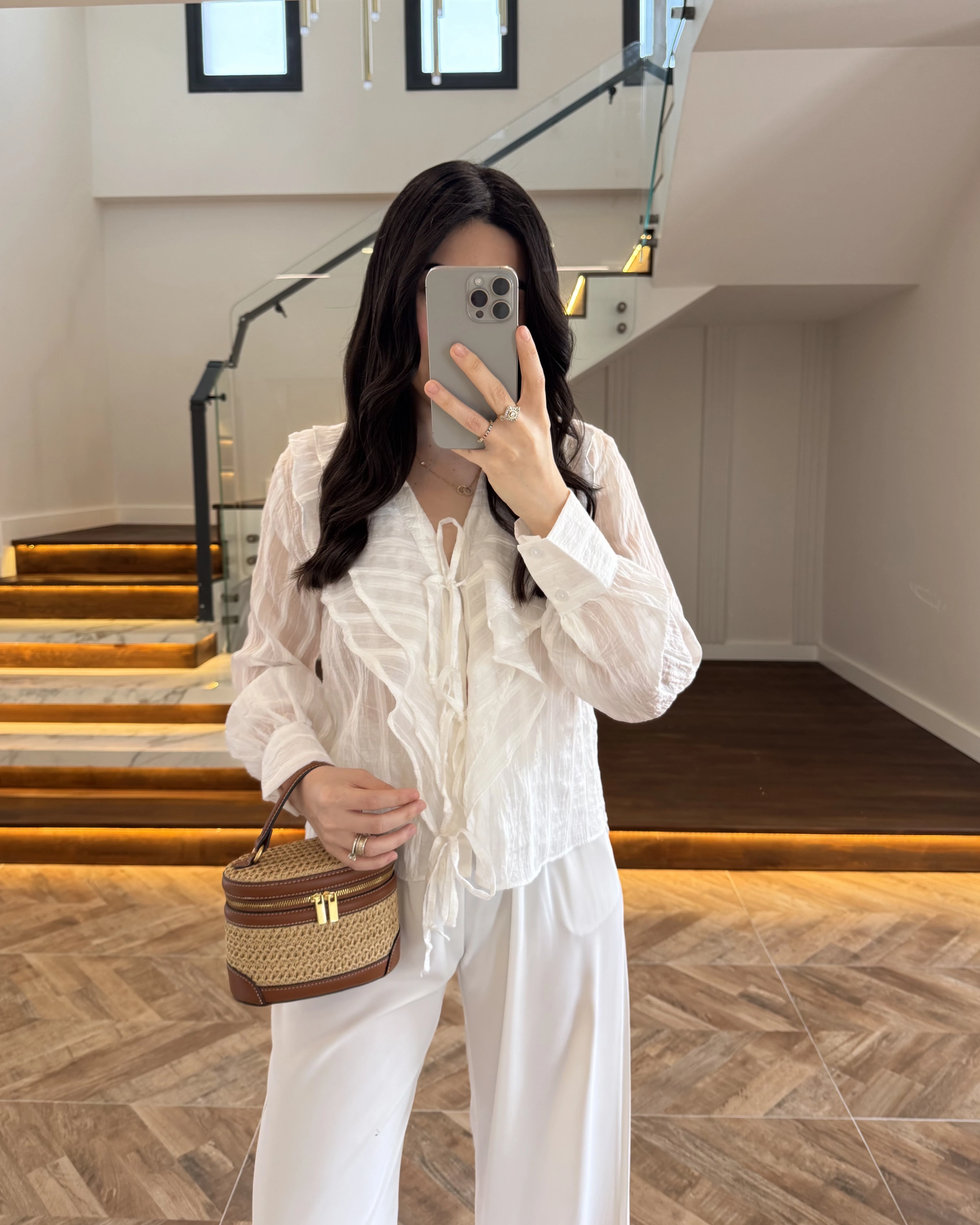 BEYAZ ÖNÜ FIRFIR BAĞLAMA DETAYLI BLUZ-1069