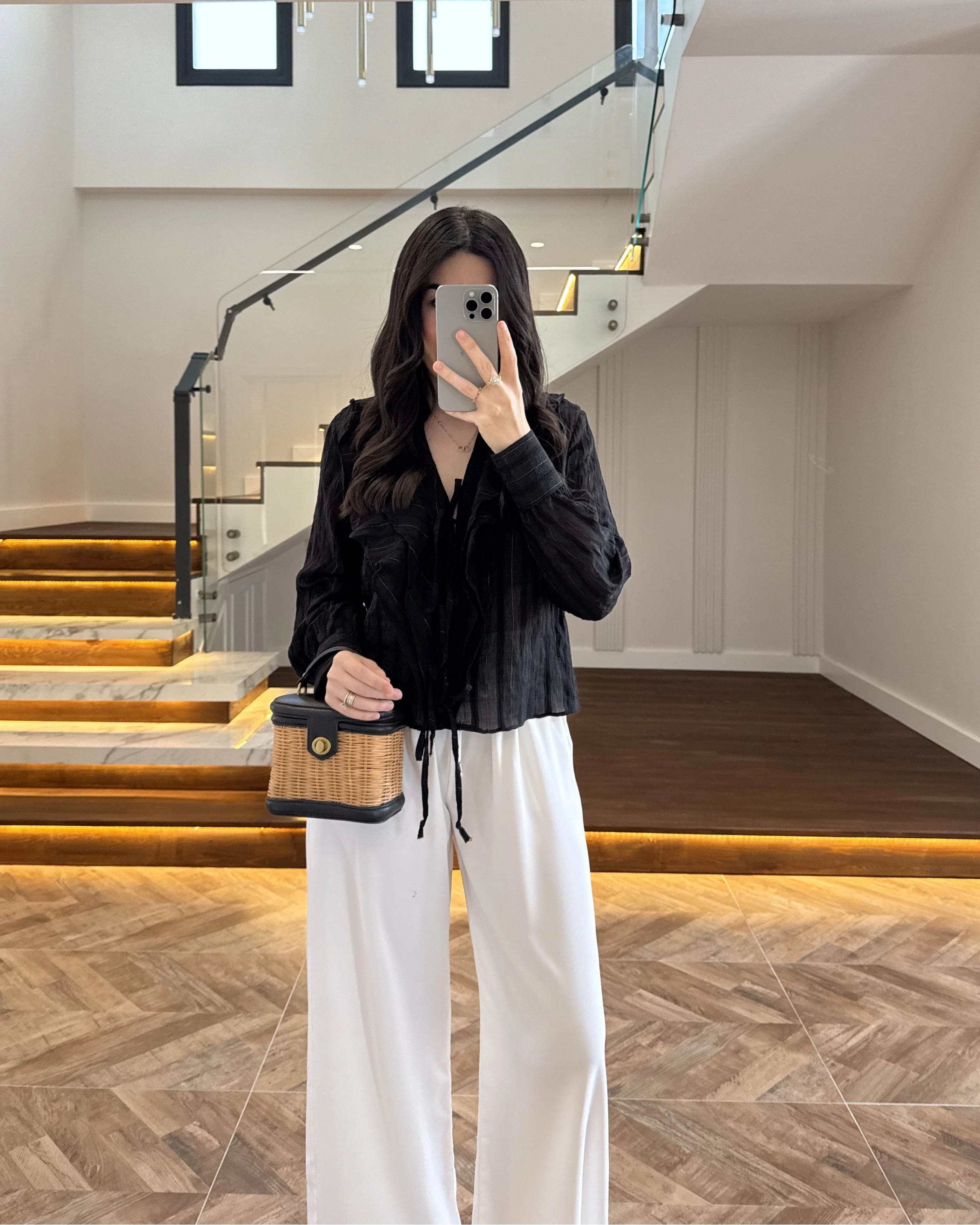 SİYAH ÖNÜ FIRFIR BAĞLAMA DETAYLI BLUZ-1069