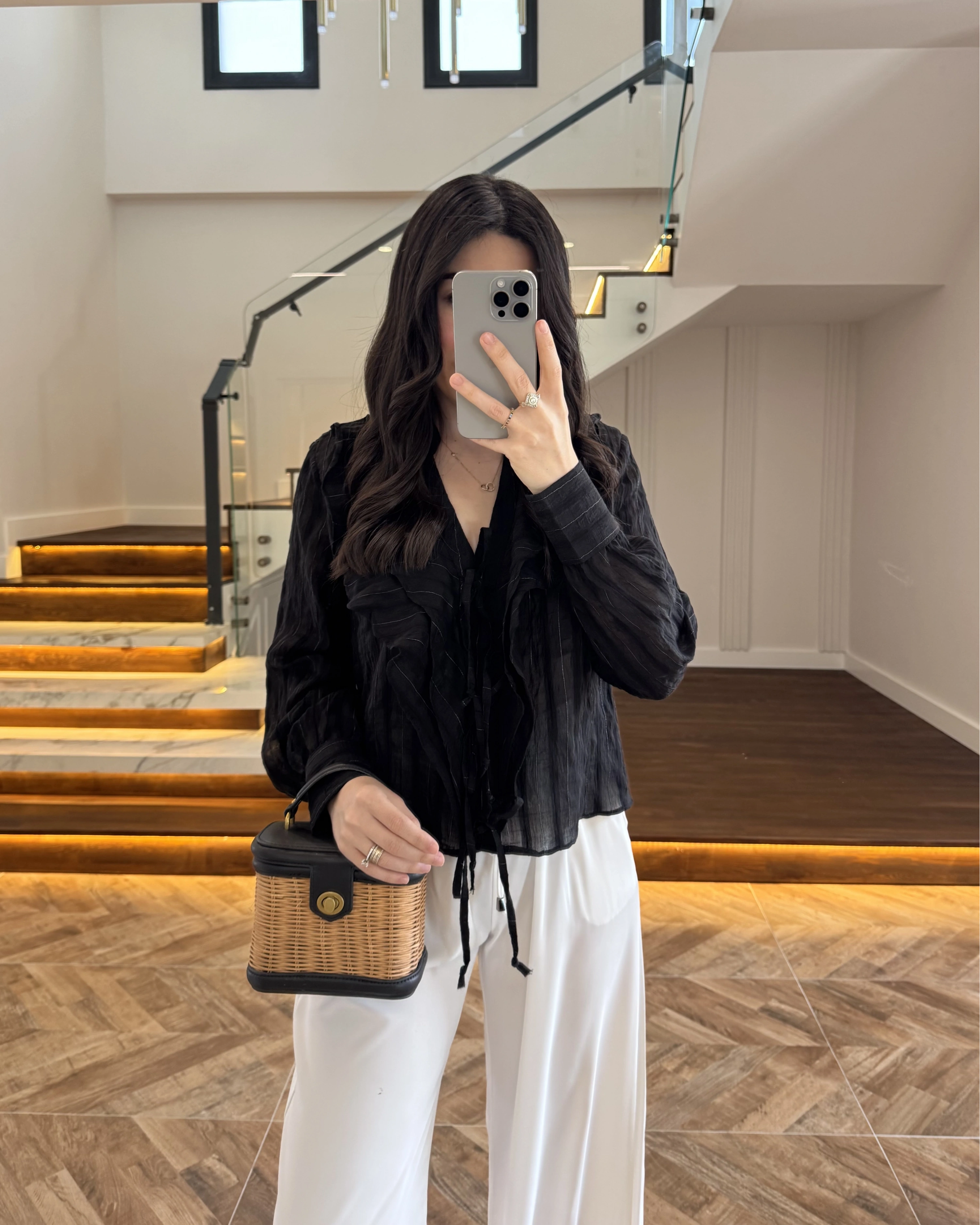 SİYAH ÖNÜ FIRFIR BAĞLAMA DETAYLI BLUZ-1069