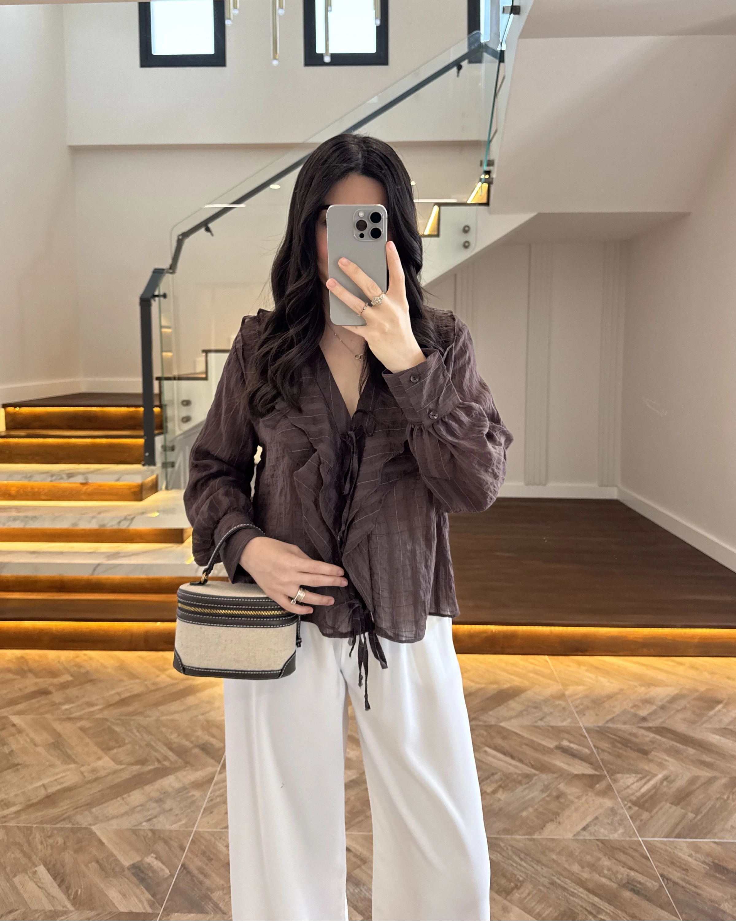 KAHVERENGİ ÖNÜ FIRFIR BAĞLAMA DETAYLI BLUZ-1069