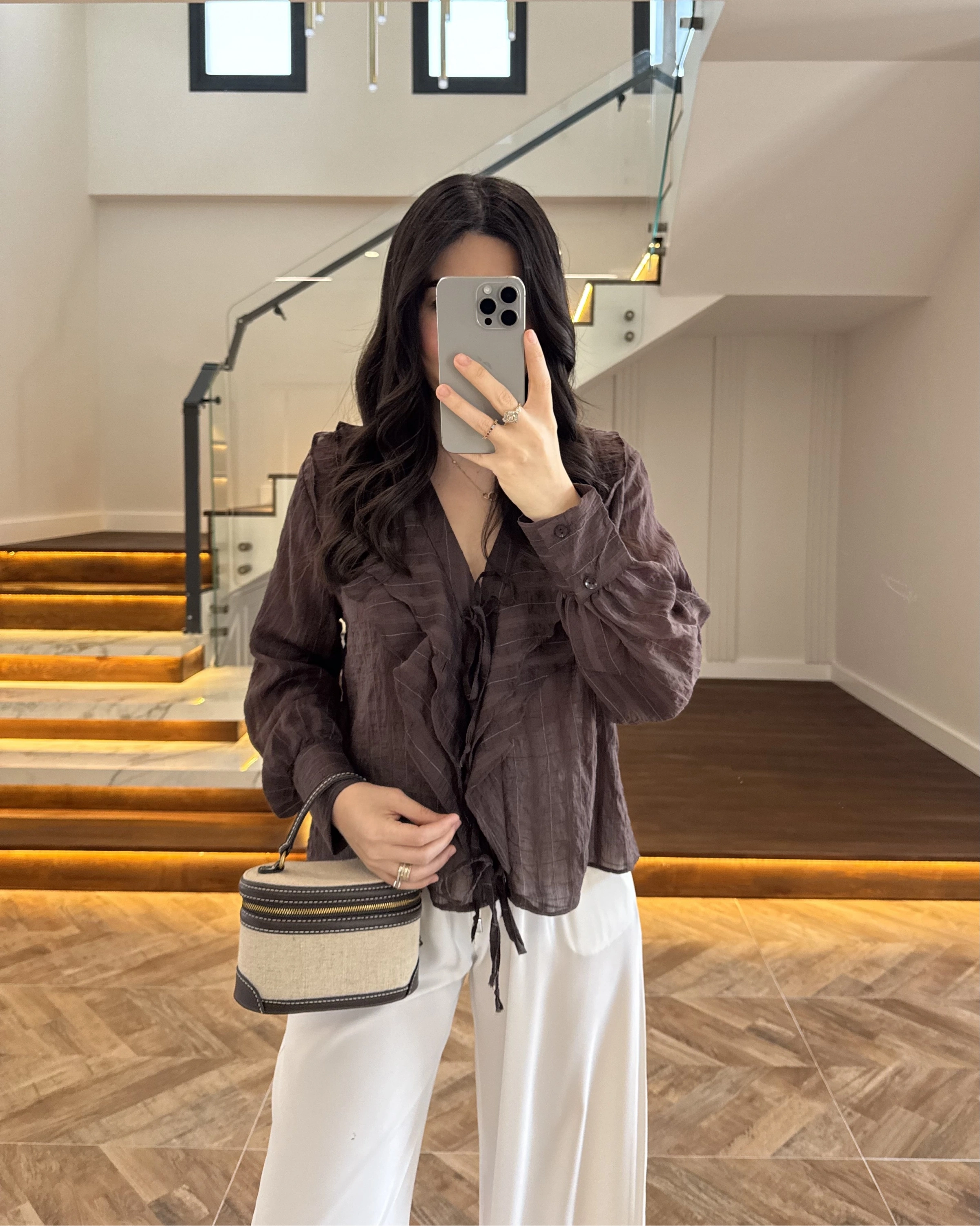 KAHVERENGİ ÖNÜ FIRFIR BAĞLAMA DETAYLI BLUZ-1069