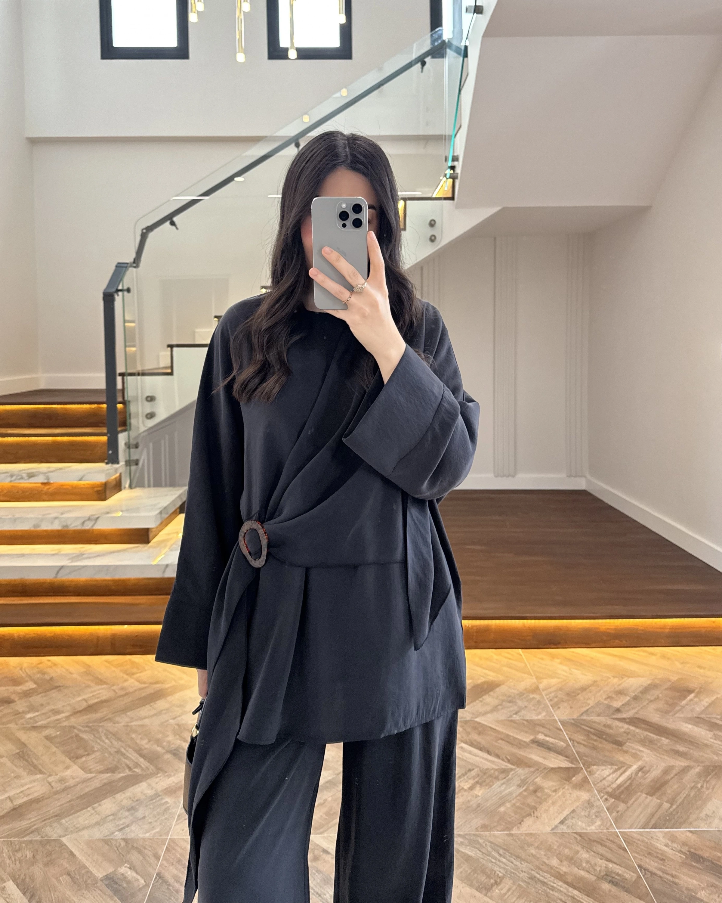 SİYAH ÜST BLUZ TOKALI PANTOLONLU TAKIM-51346