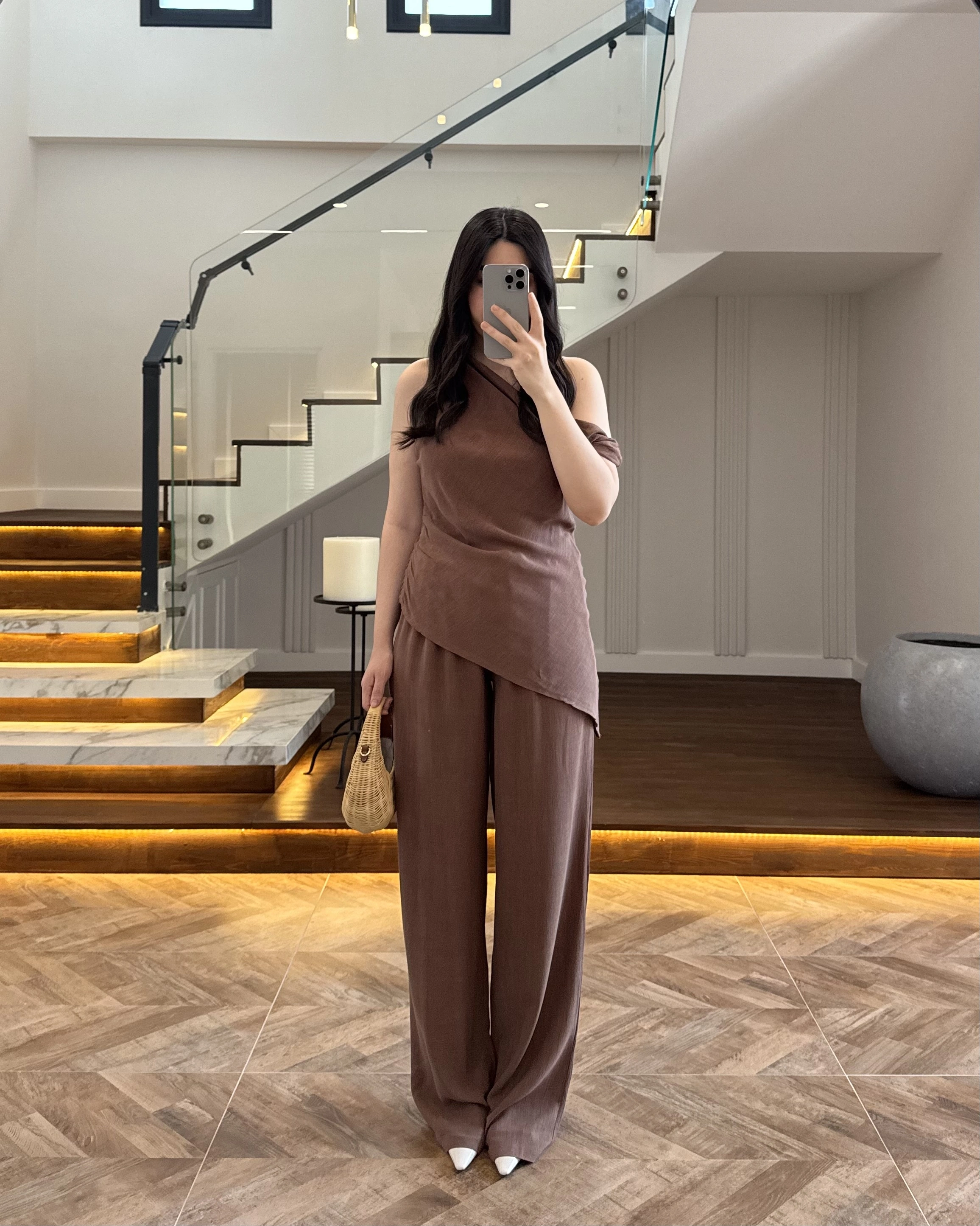 KAHVE ASİMETRİK TEK OMUZ BLUZ TAKIM-267330