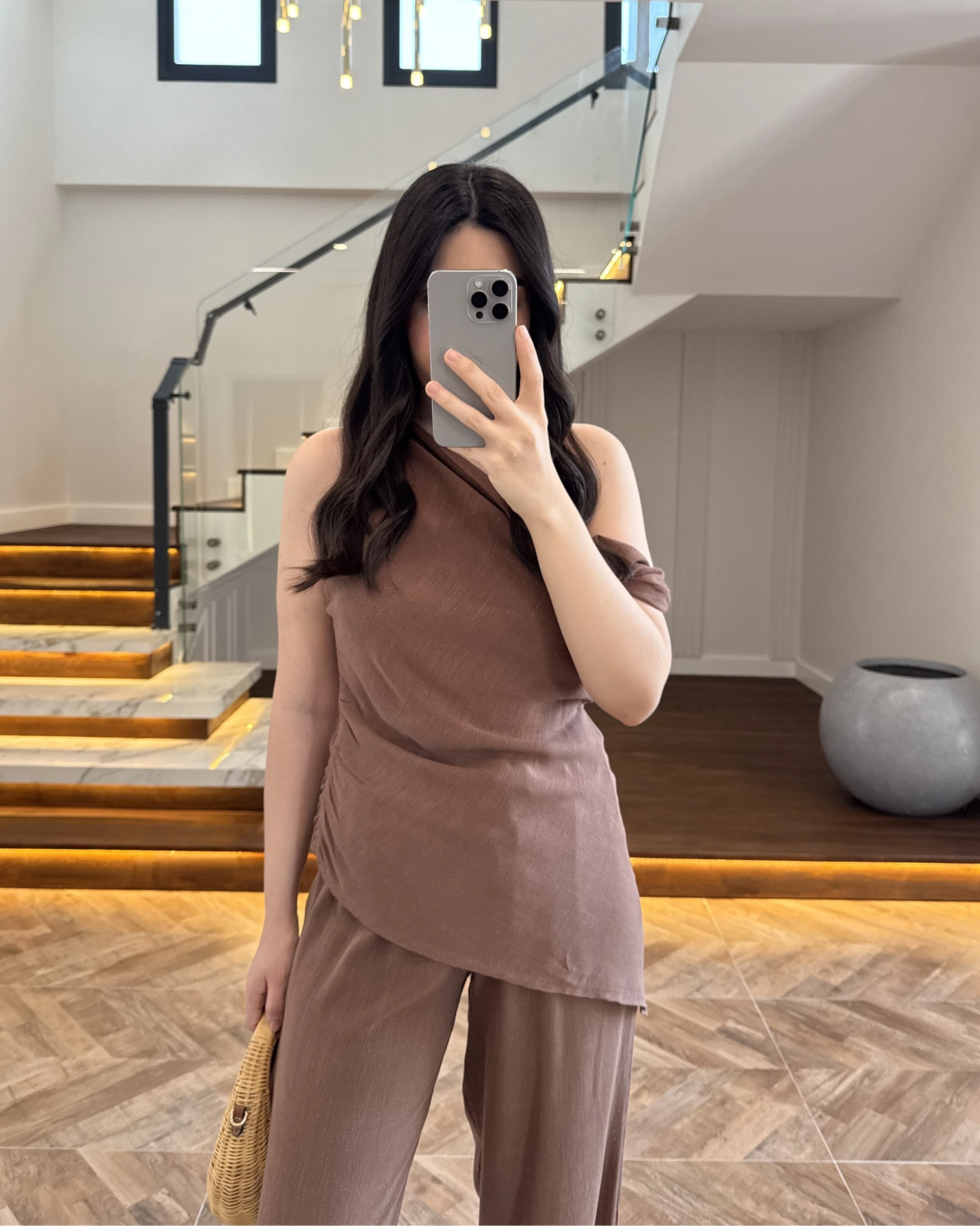 KAHVE ASİMETRİK TEK OMUZ BLUZ TAKIM-267330