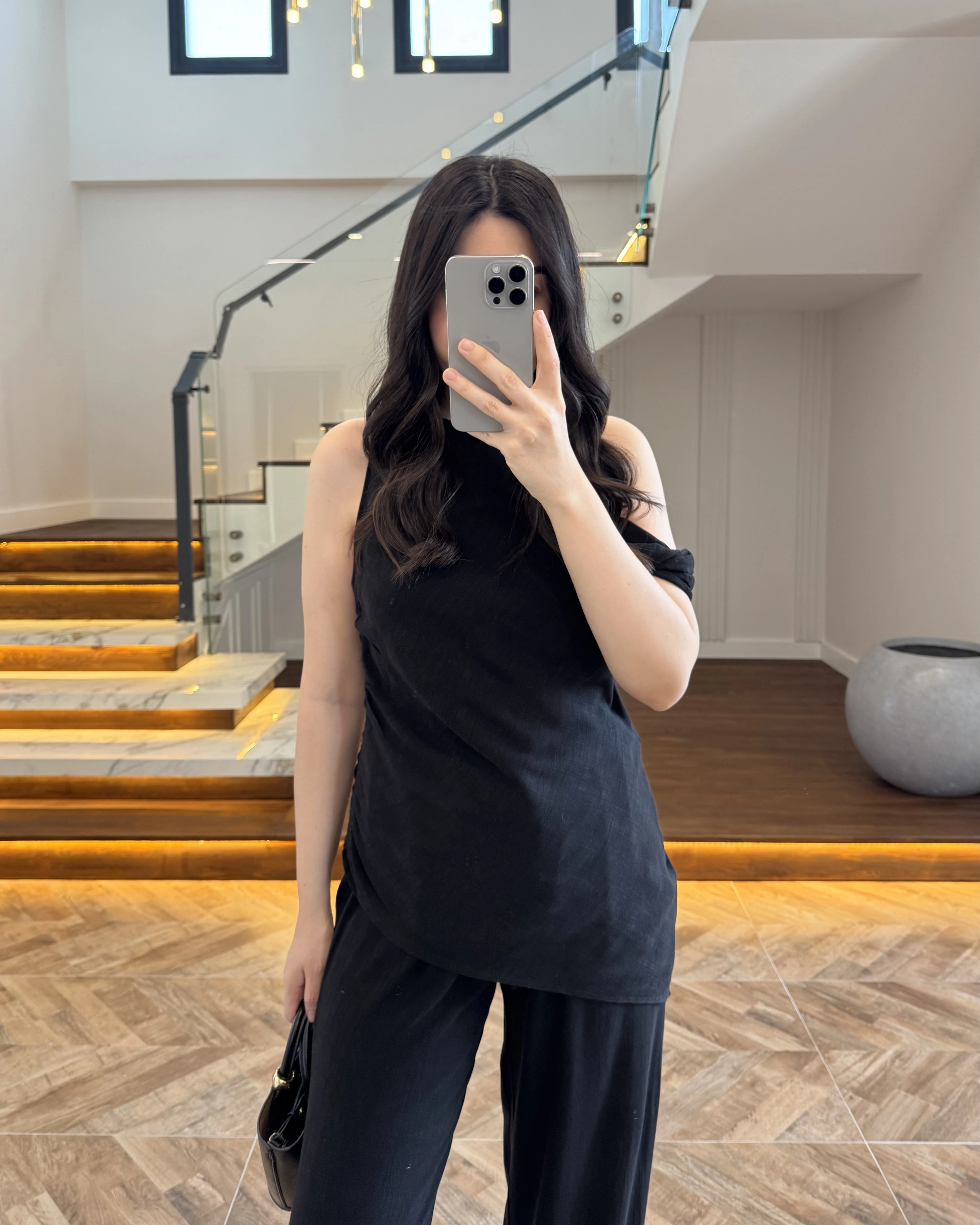 SİYAH ASİMETRİK TEK OMUZ BLUZ TAKIM-267330