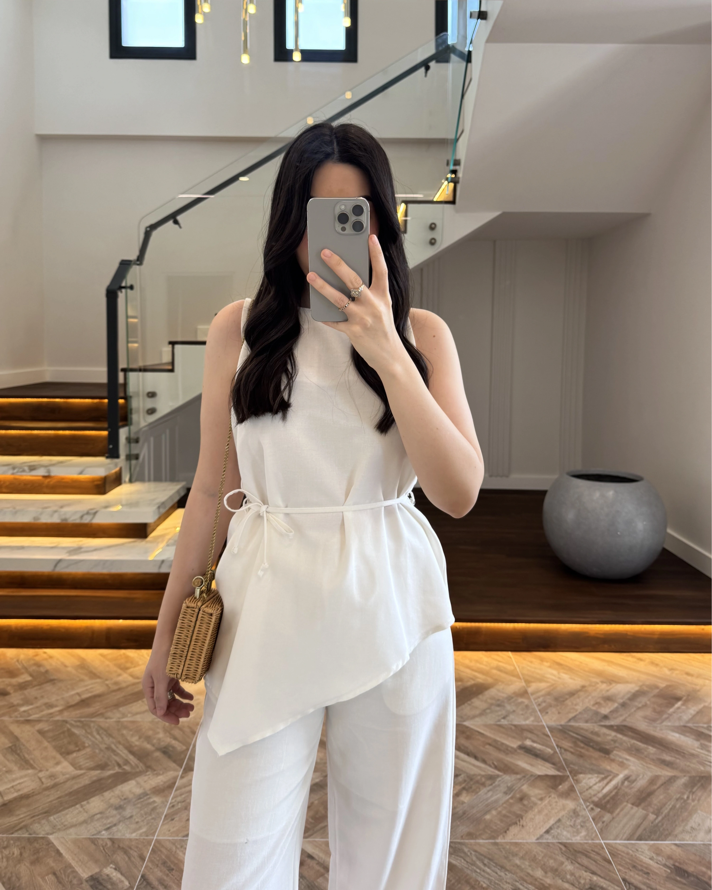 BEYAZ ASİMETRİK BLUZ PANTOLON TAKIM-8784