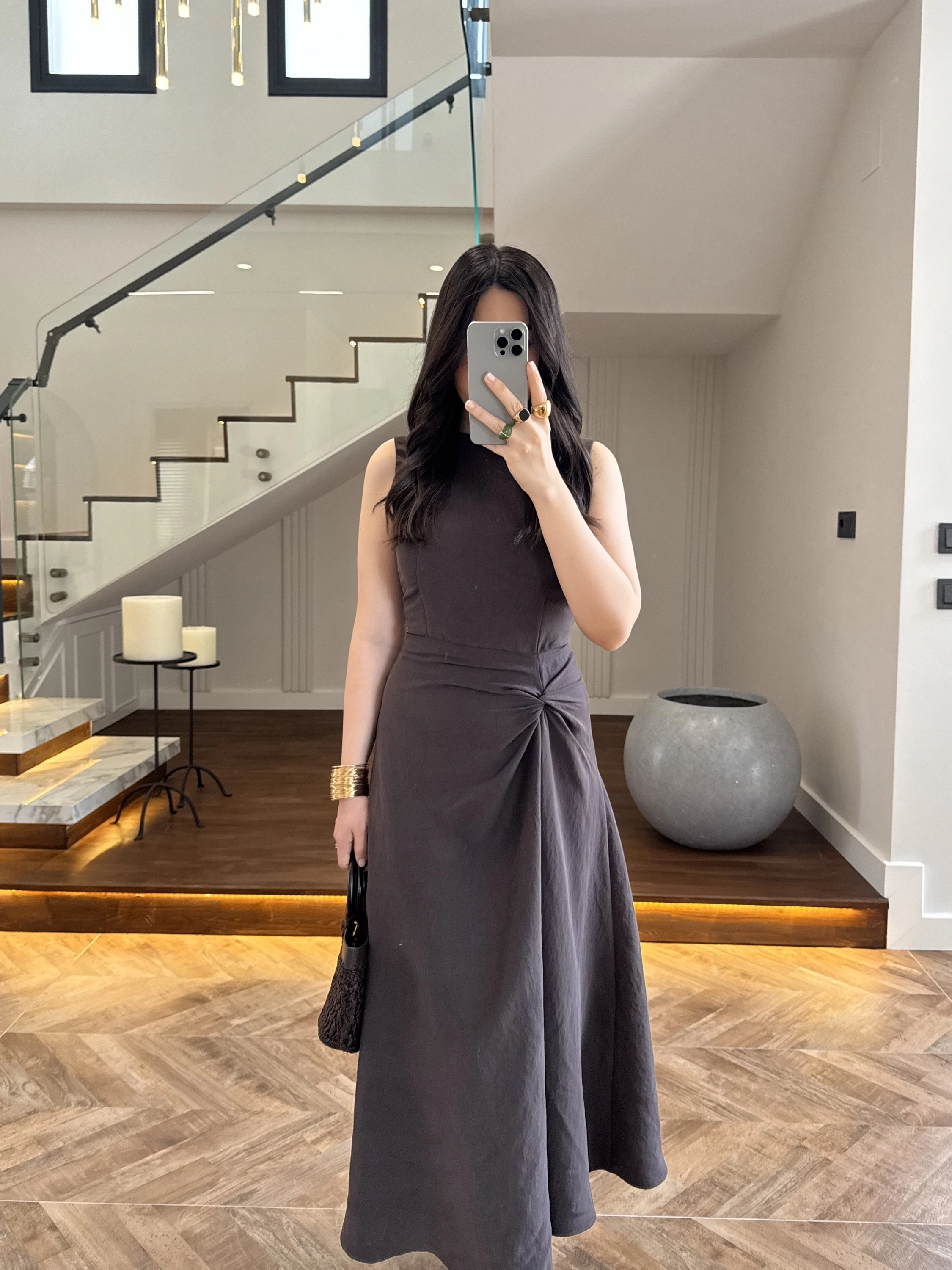 KAHVE DÜĞÜM DETAY KOLSUZ ELBİSE -2386