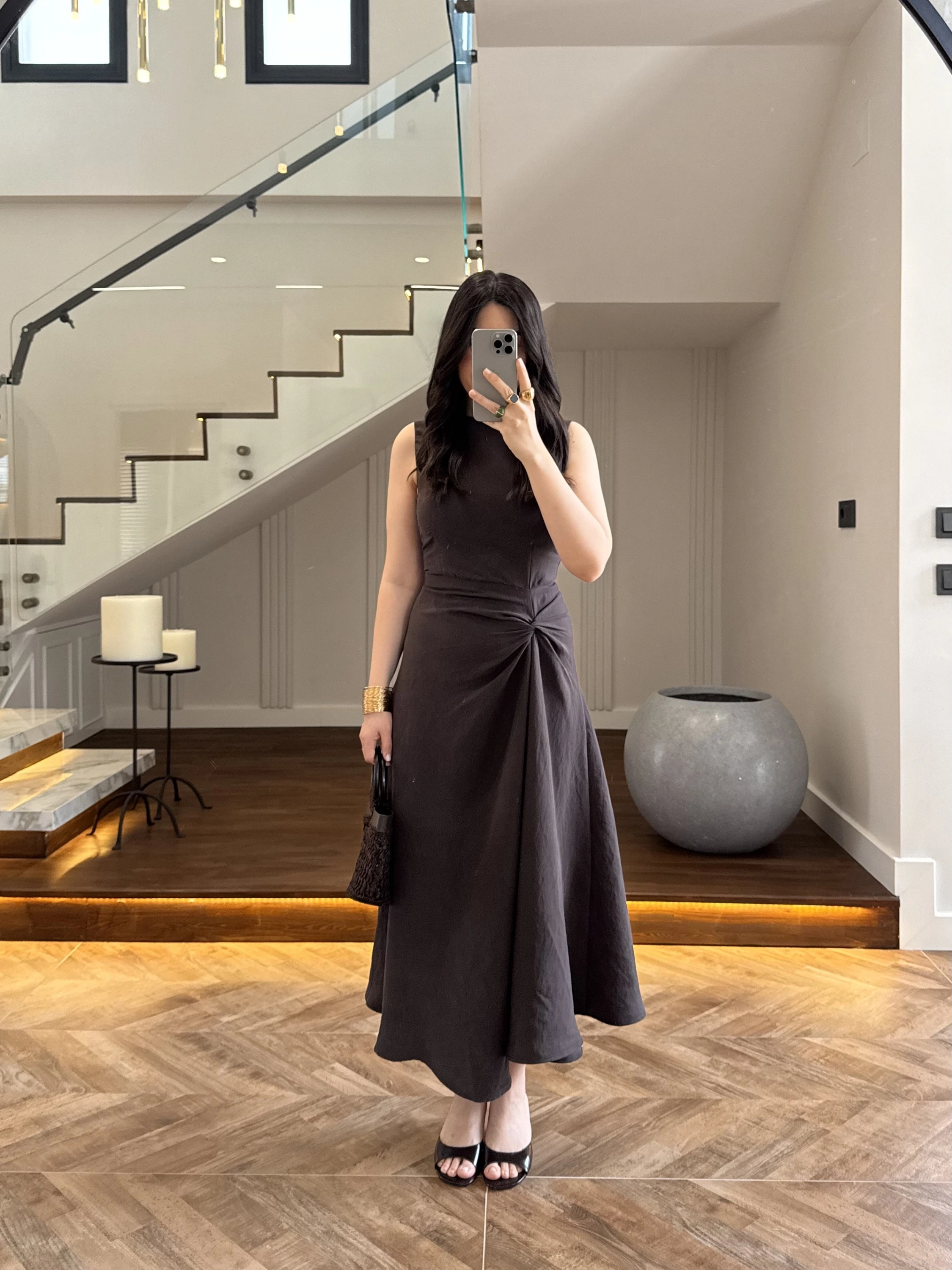 KAHVE DÜĞÜM DETAY KOLSUZ ELBİSE -2386