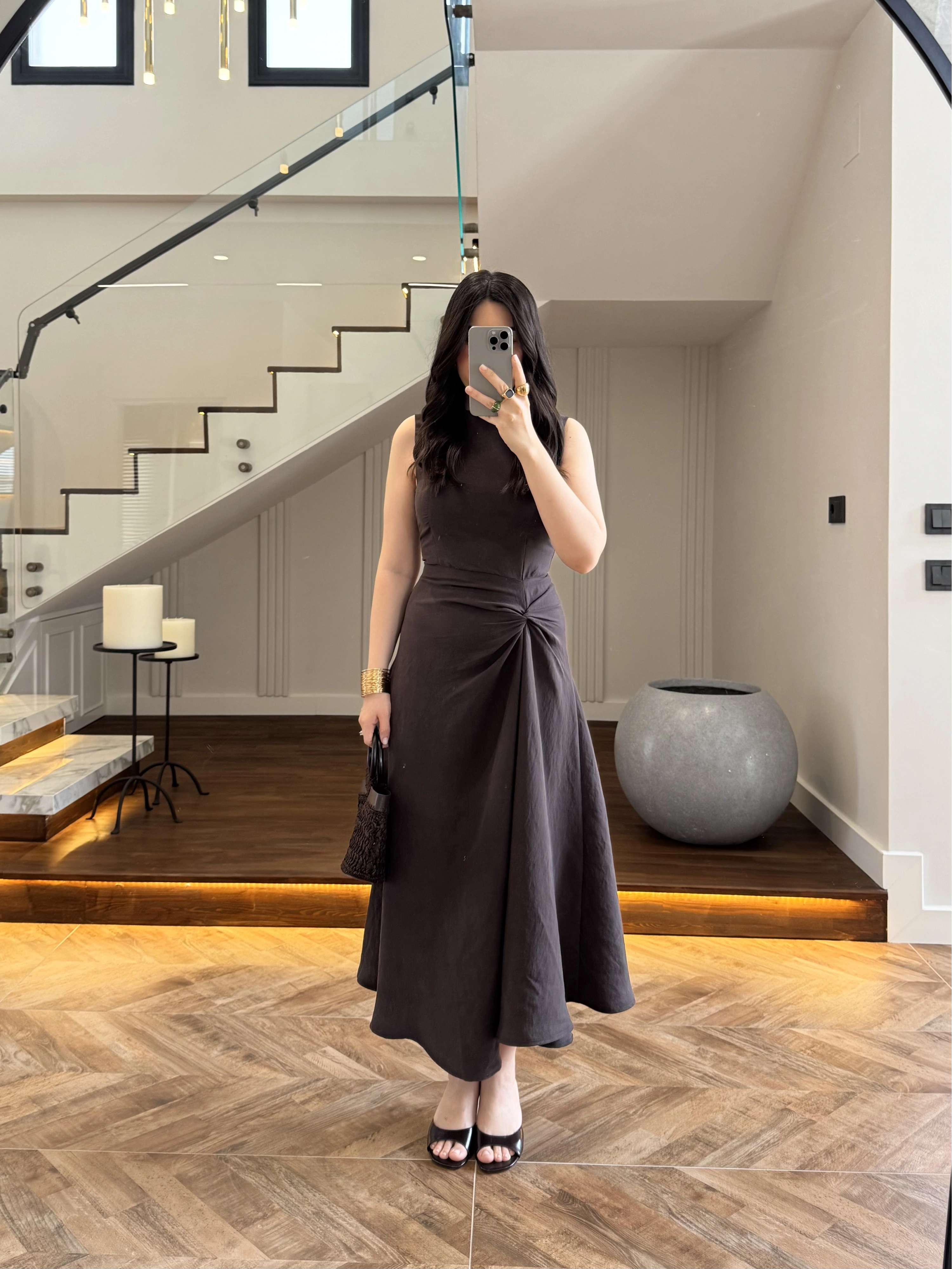 KAHVE DÜĞÜM DETAY KOLSUZ ELBİSE -2386