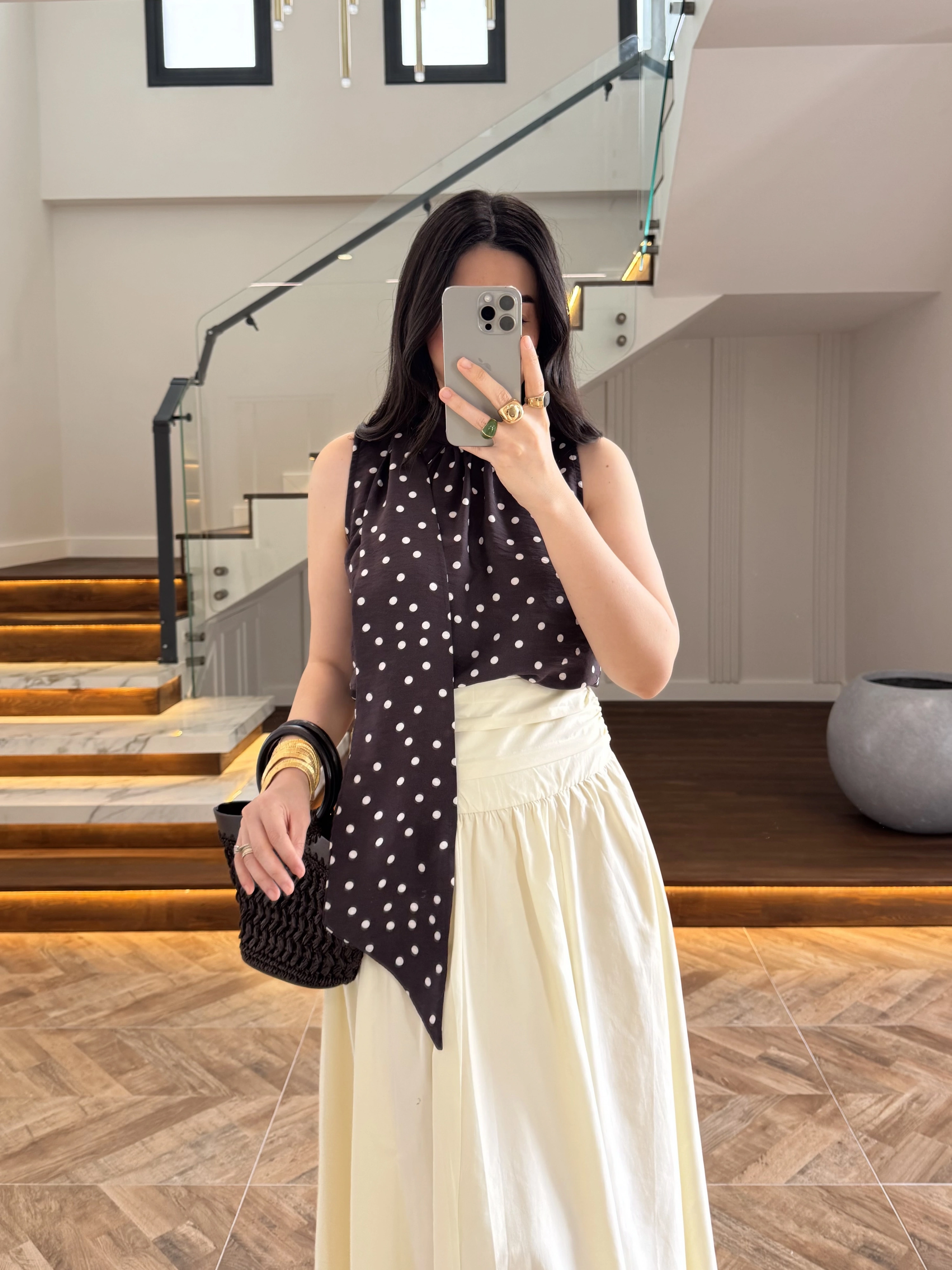 KAHVE PUANTİYELİ HALTER YAKA BLUZ -5502