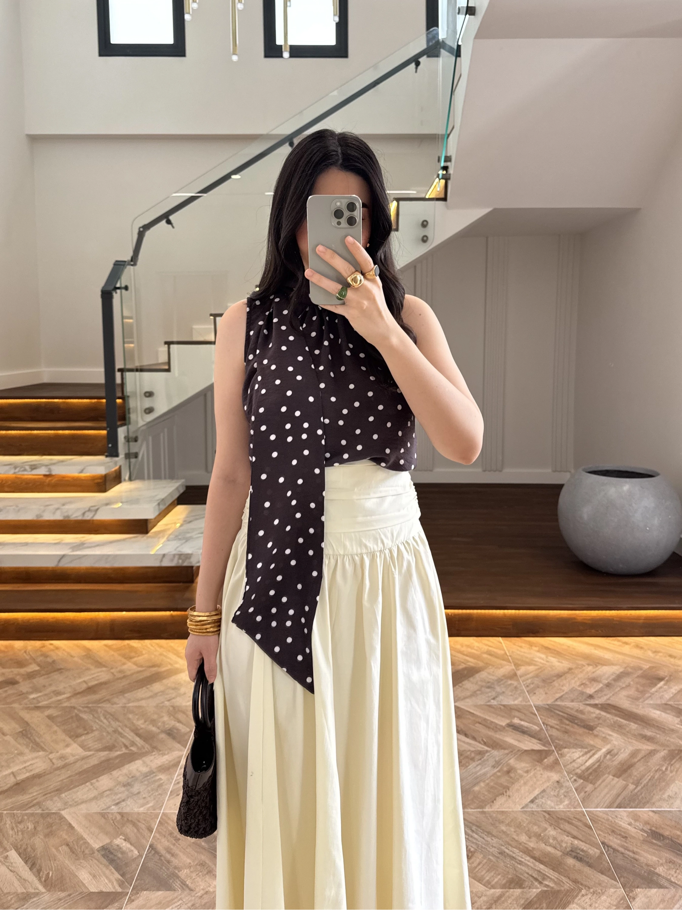 KAHVE PUANTİYELİ HALTER YAKA BLUZ -5502