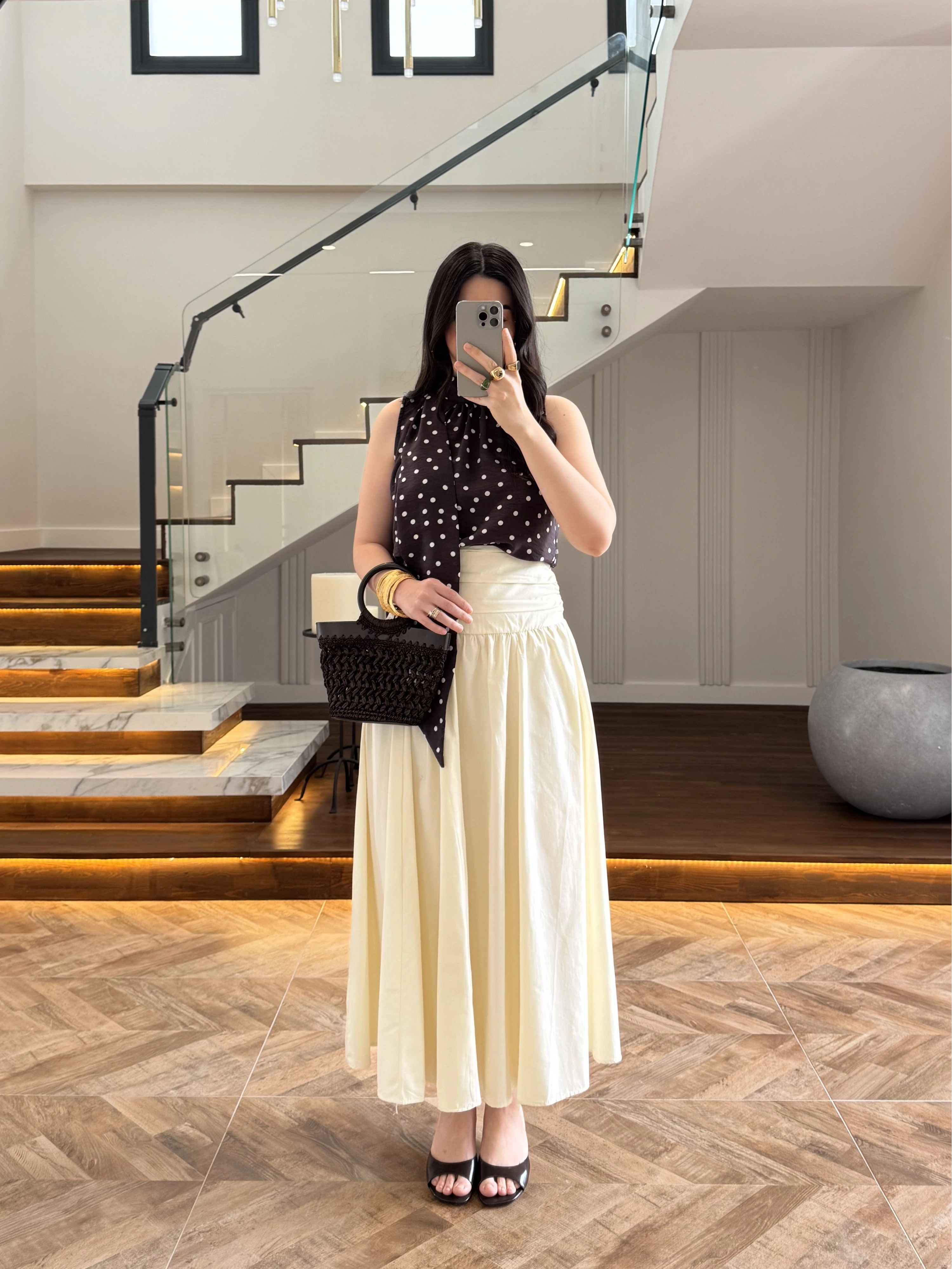 KAHVE PUANTİYELİ HALTER YAKA BLUZ -5502