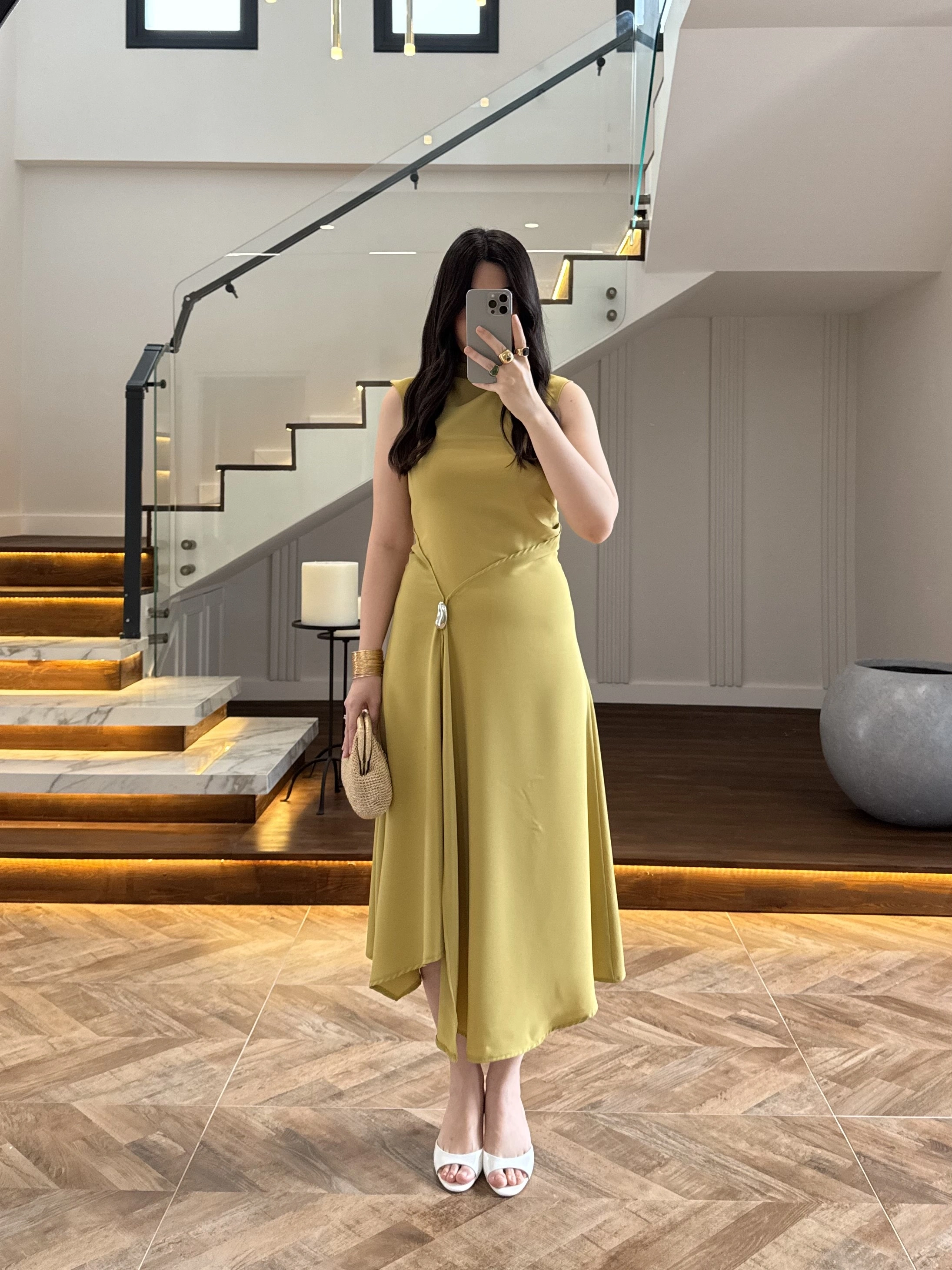 YAĞ YEŞİL YIRTMAÇLI GOLD AKSESUAR ELBİSE