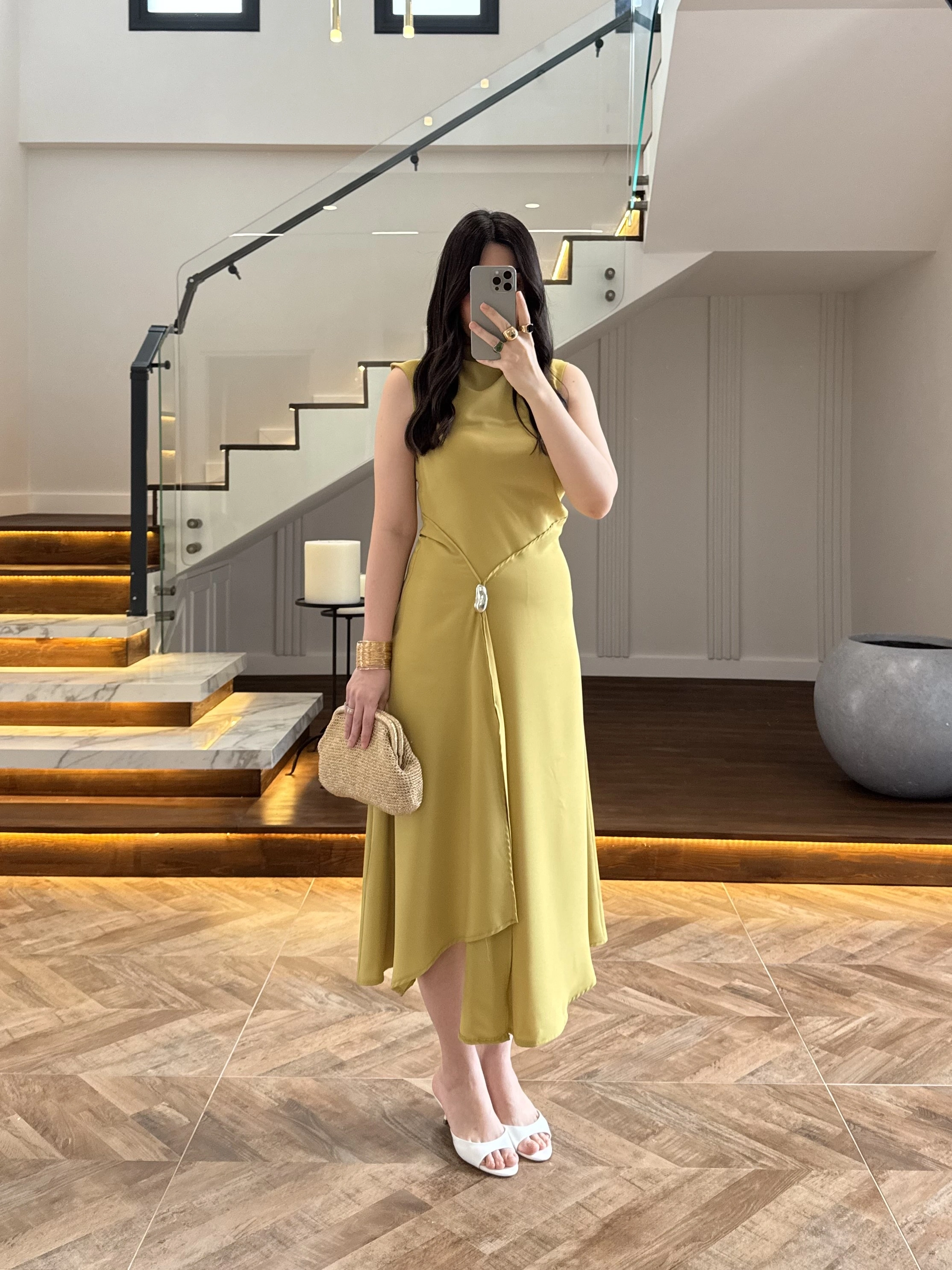 YAĞ YEŞİL YIRTMAÇLI GOLD AKSESUAR ELBİSE