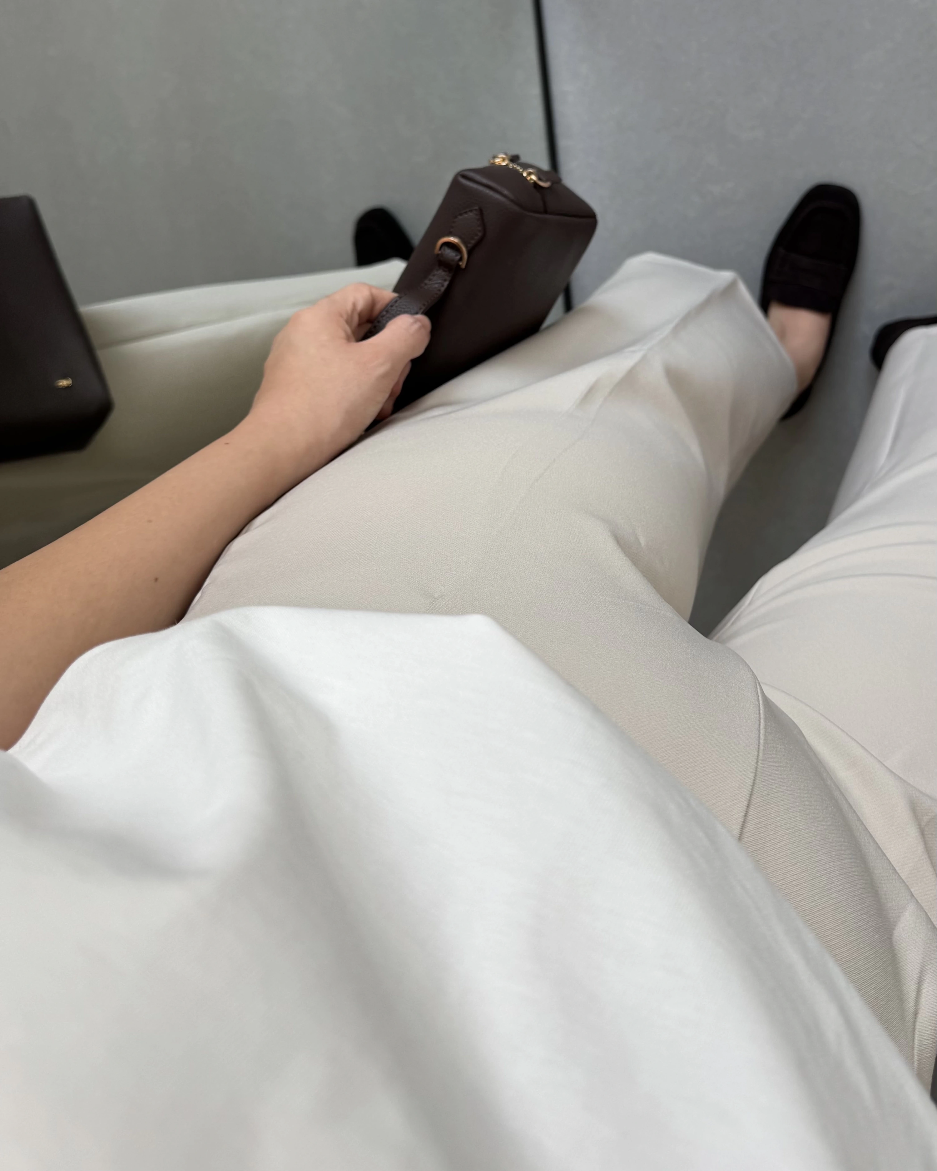 BELİ KEMERLİ CREP KUMAŞ PANTOLON TAŞ