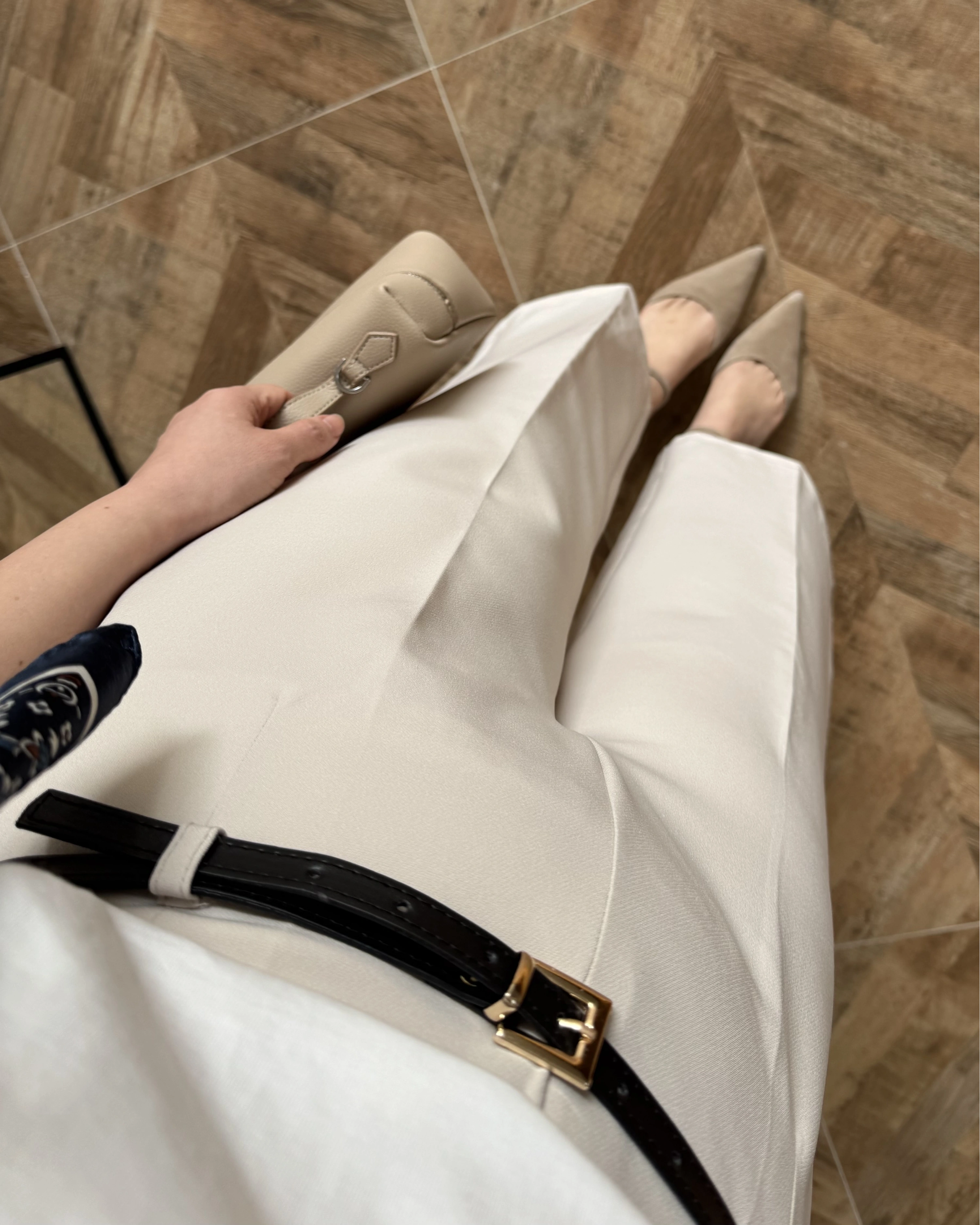 BELİ KEMERLİ CREP KUMAŞ PANTOLON TAŞ