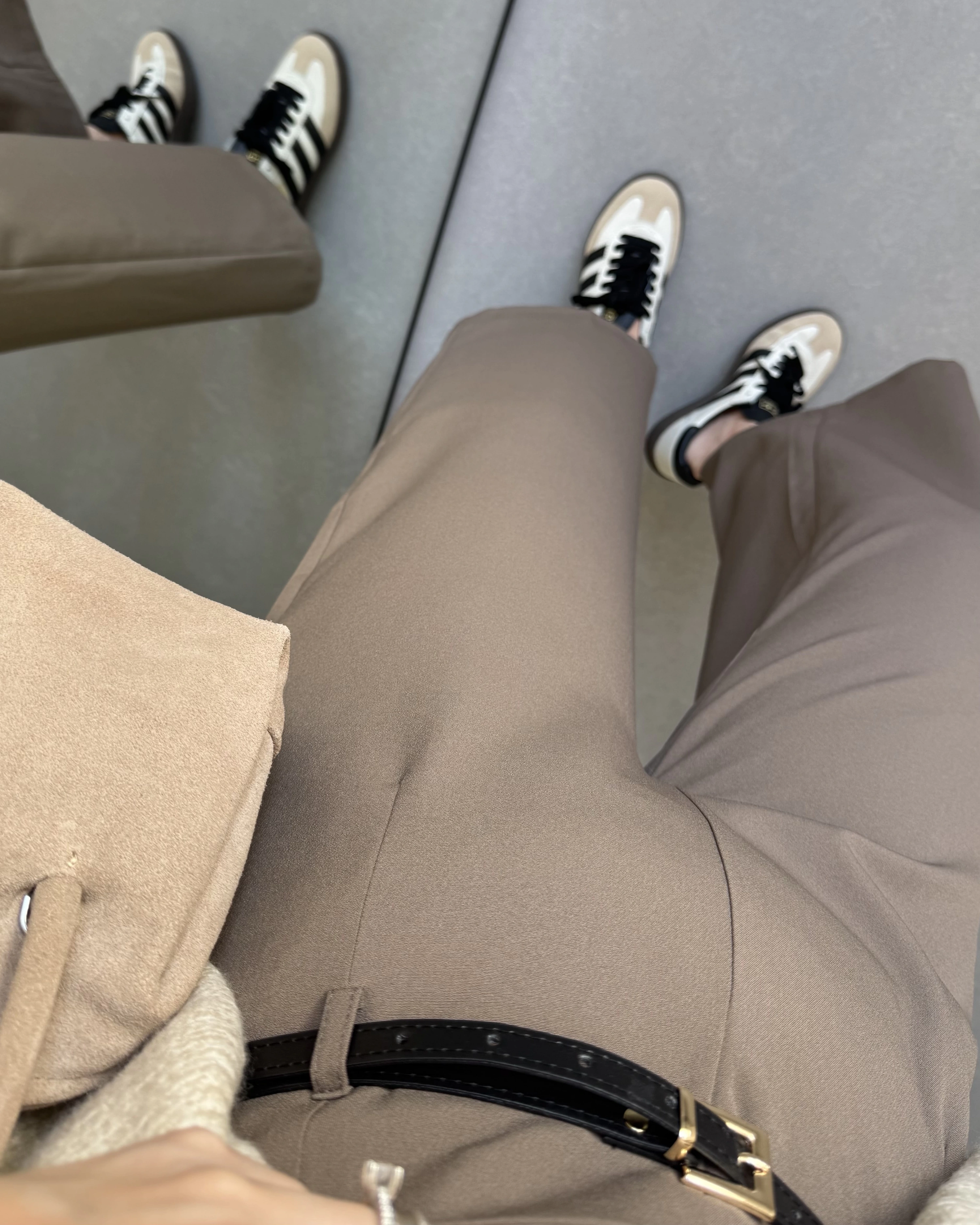 BELİ KEMERLİ CREP KUMAŞ PANTOLON VİZON