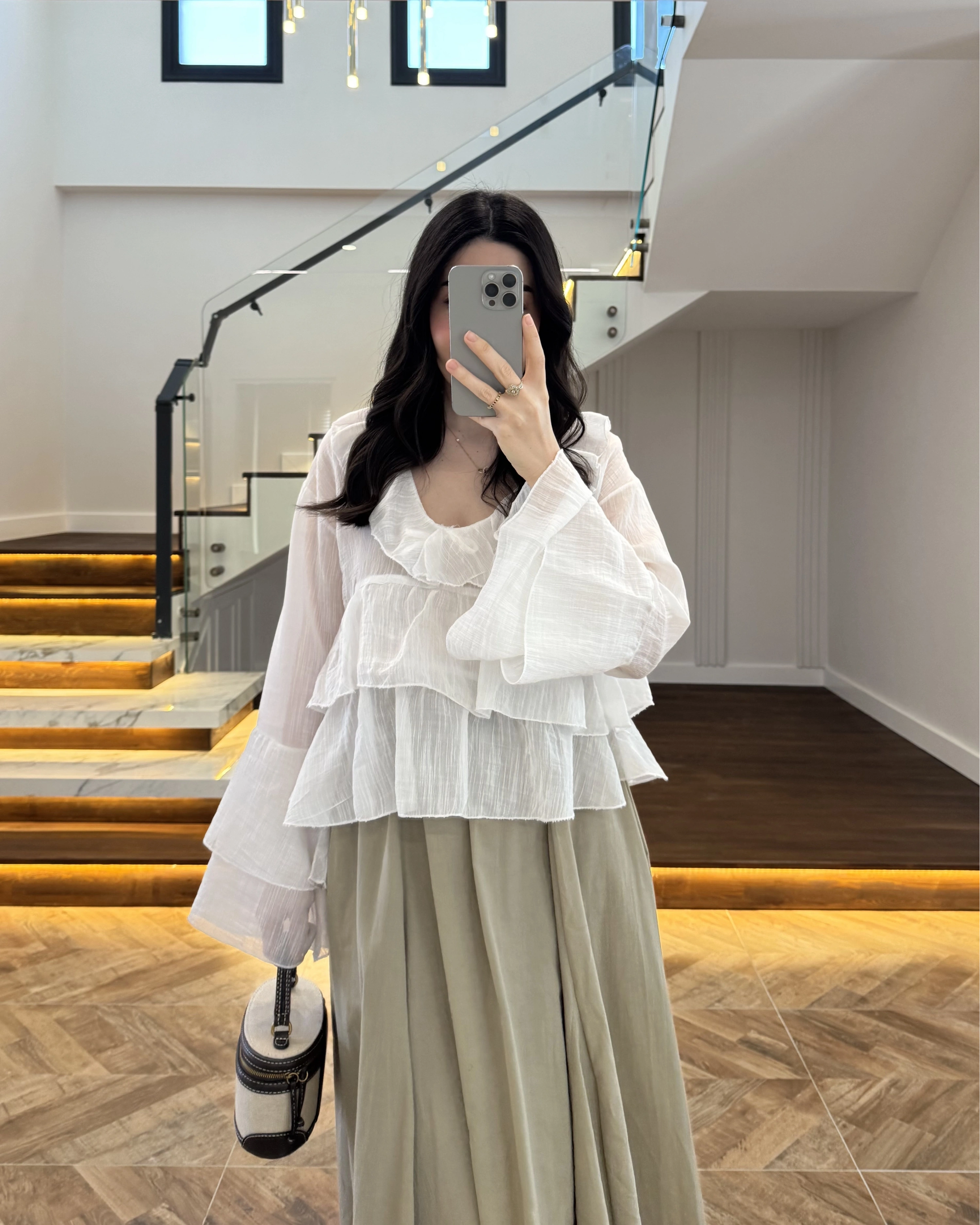 BEYAZ KAT KAT DETAY BLUZ-1060