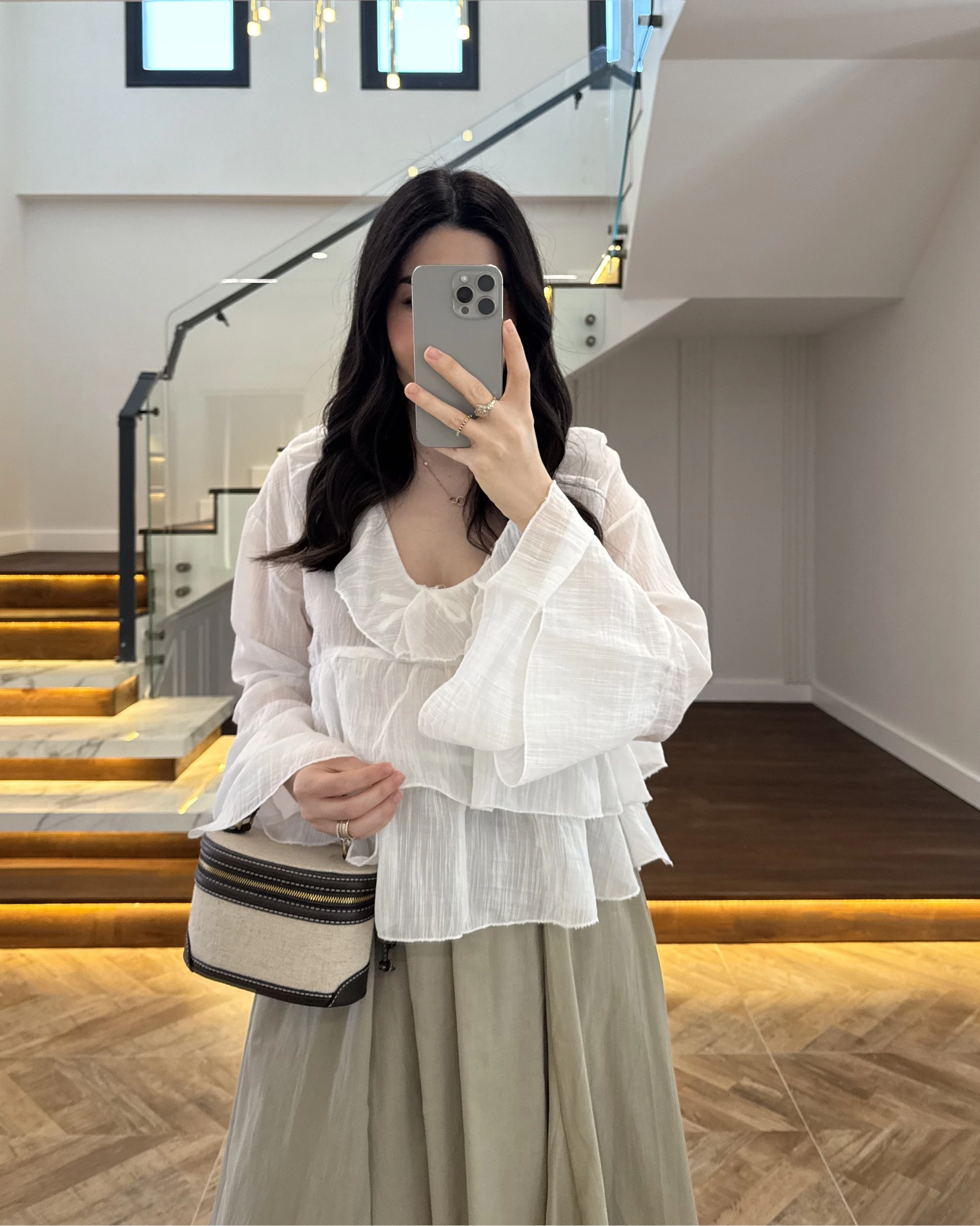 BEYAZ KAT KAT DETAY BLUZ-1060