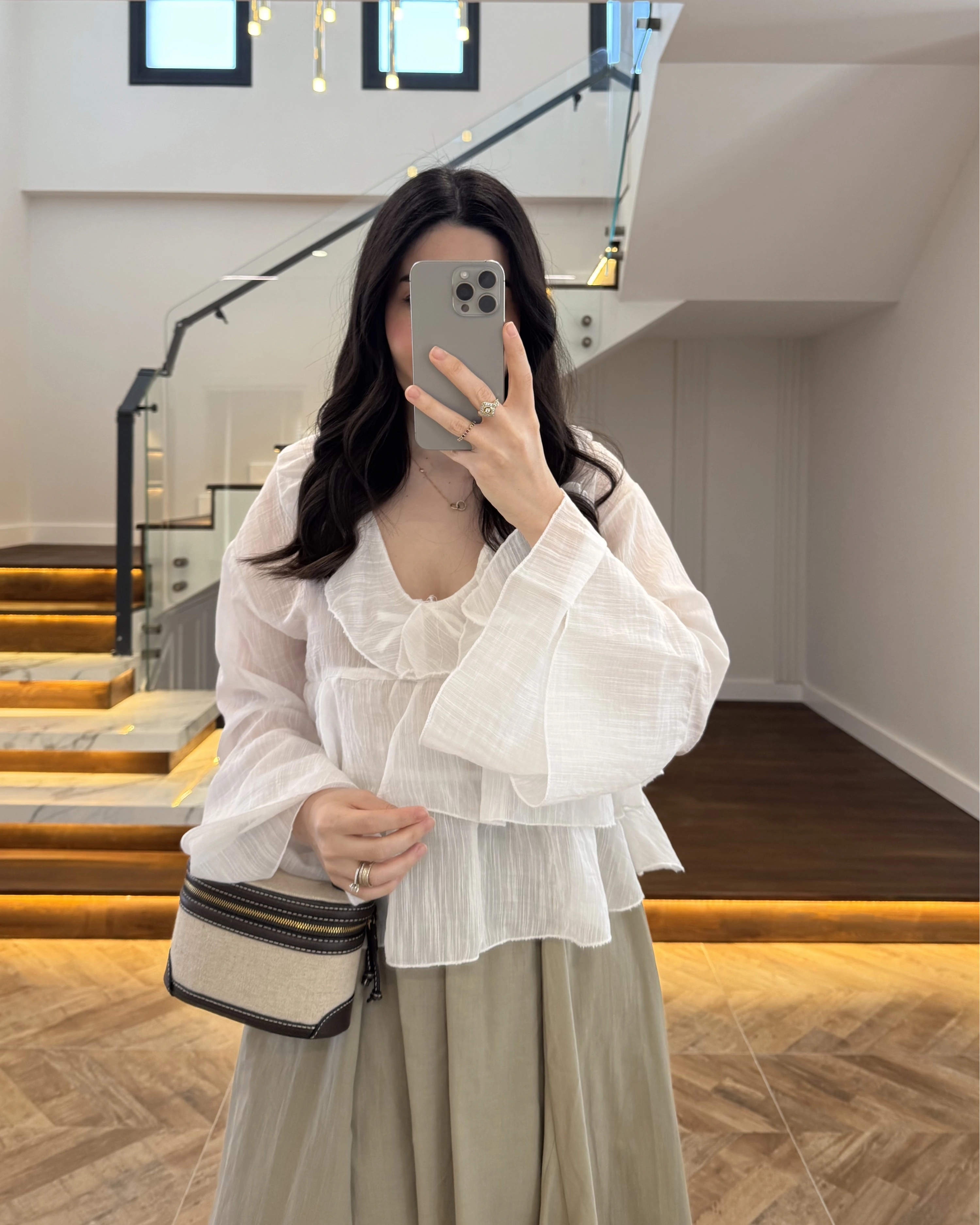 BEYAZ KAT KAT DETAY BLUZ-1060