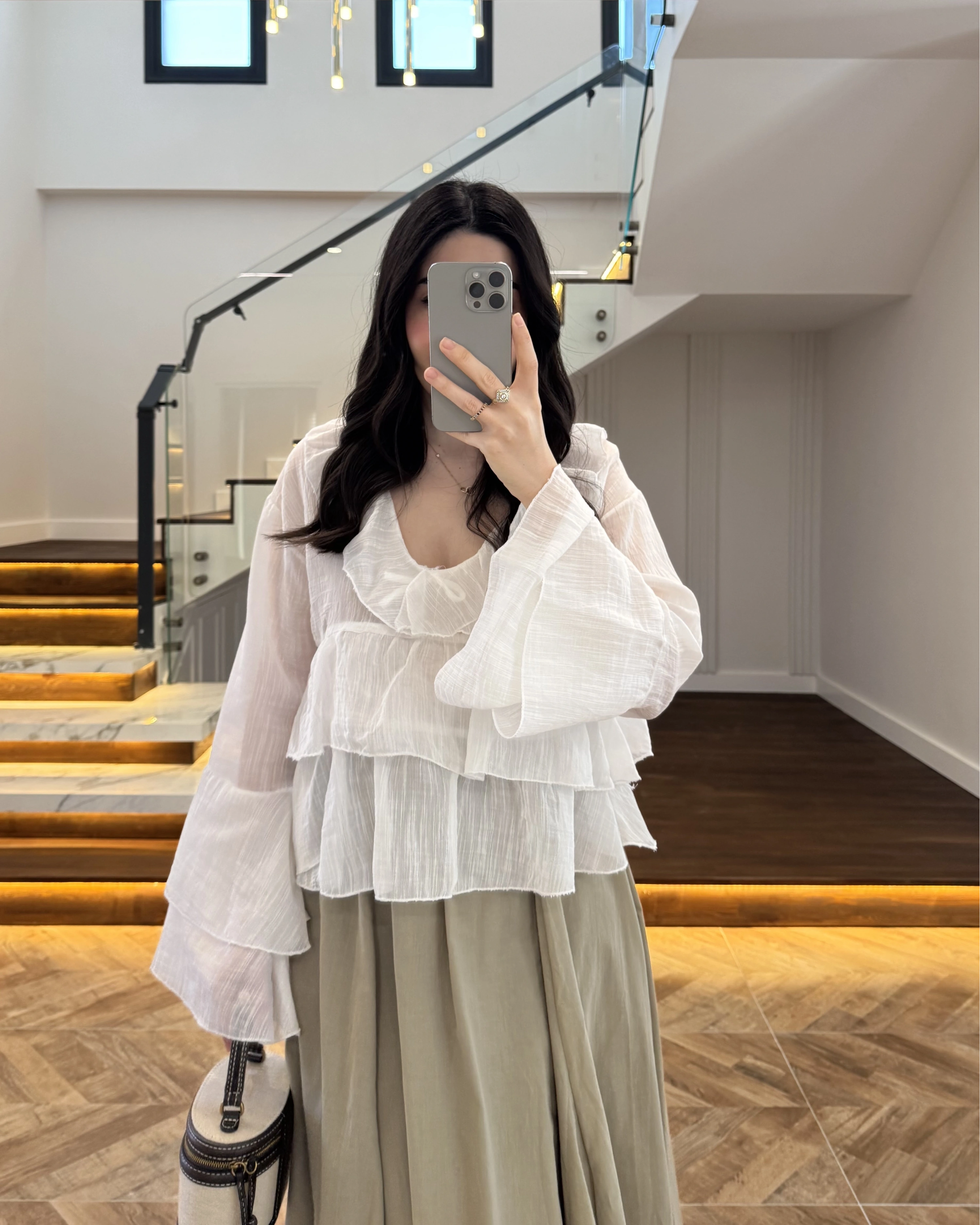 BEYAZ KAT KAT DETAY BLUZ-1060