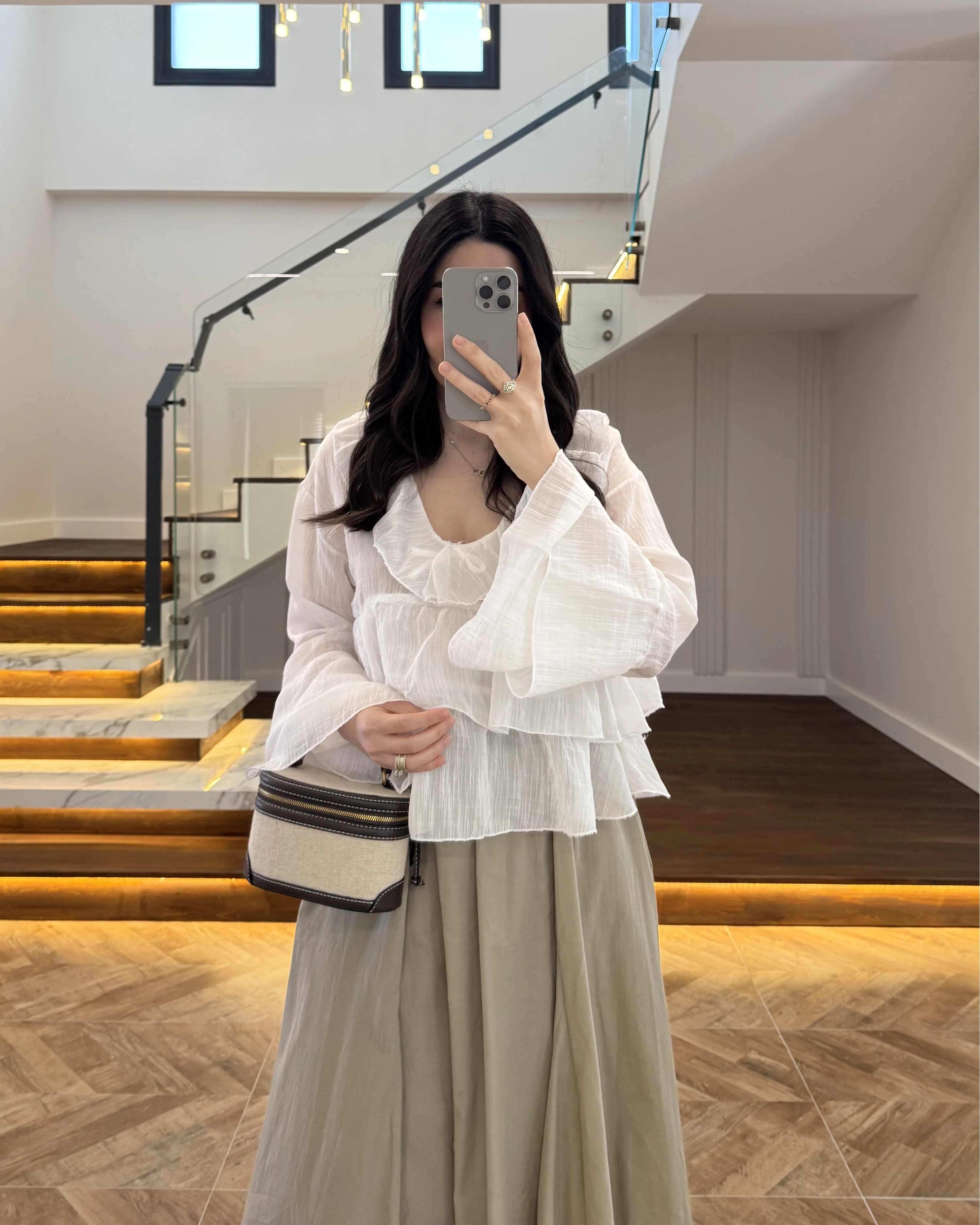 BEYAZ KAT KAT DETAY BLUZ-1060