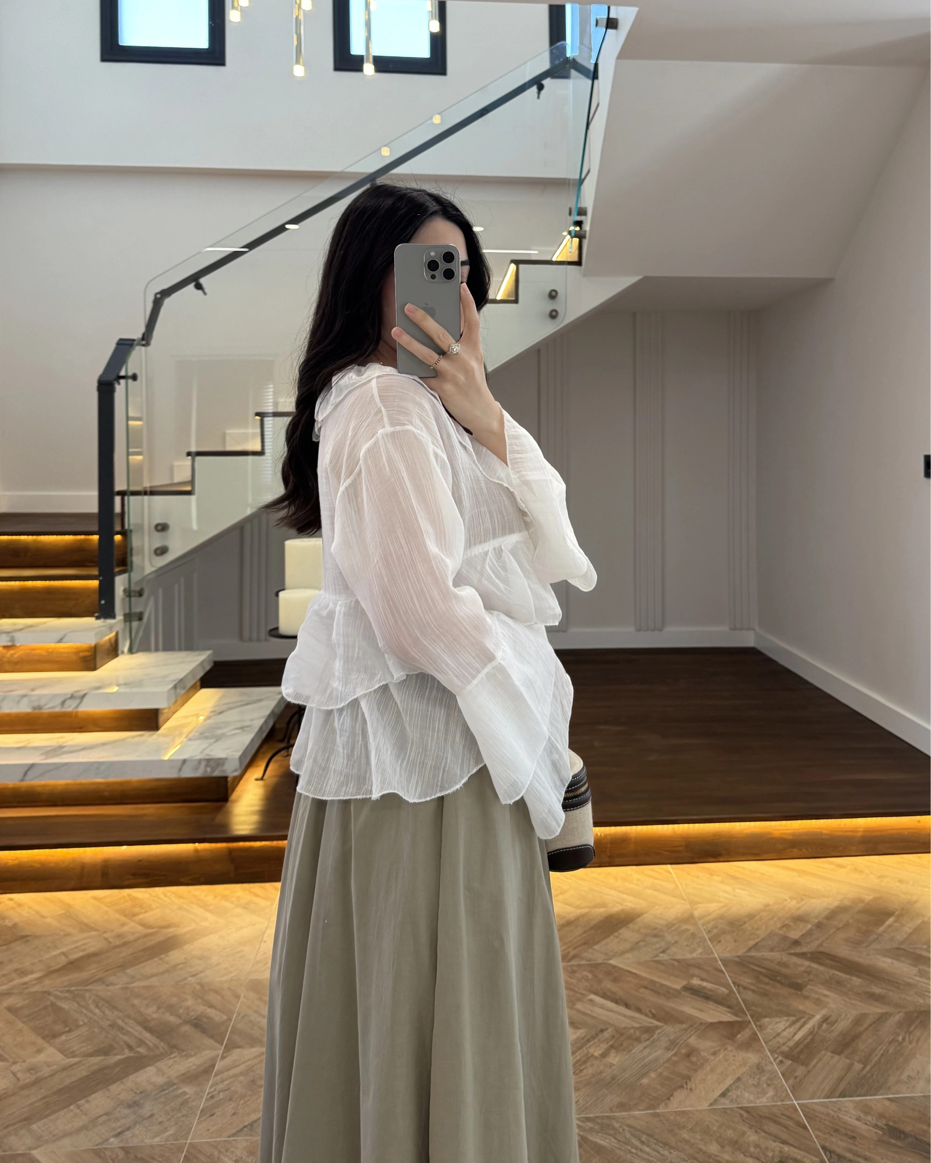 BEYAZ KAT KAT DETAY BLUZ-1060